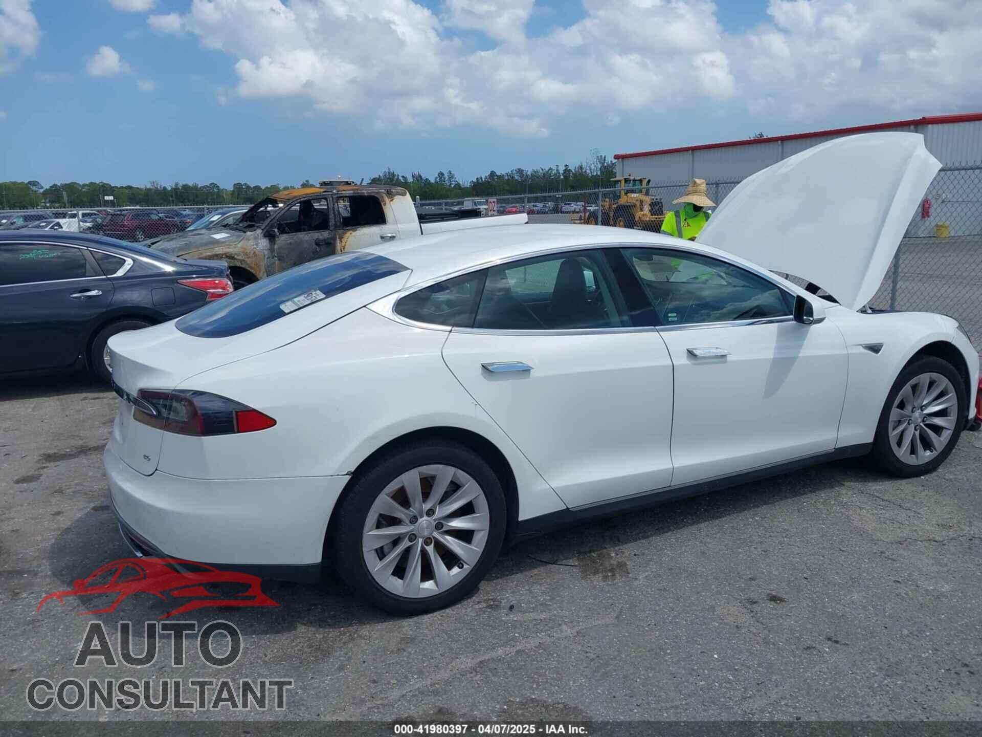TESLA MODEL S 2013 - 5YJSA1CG5DFP03928