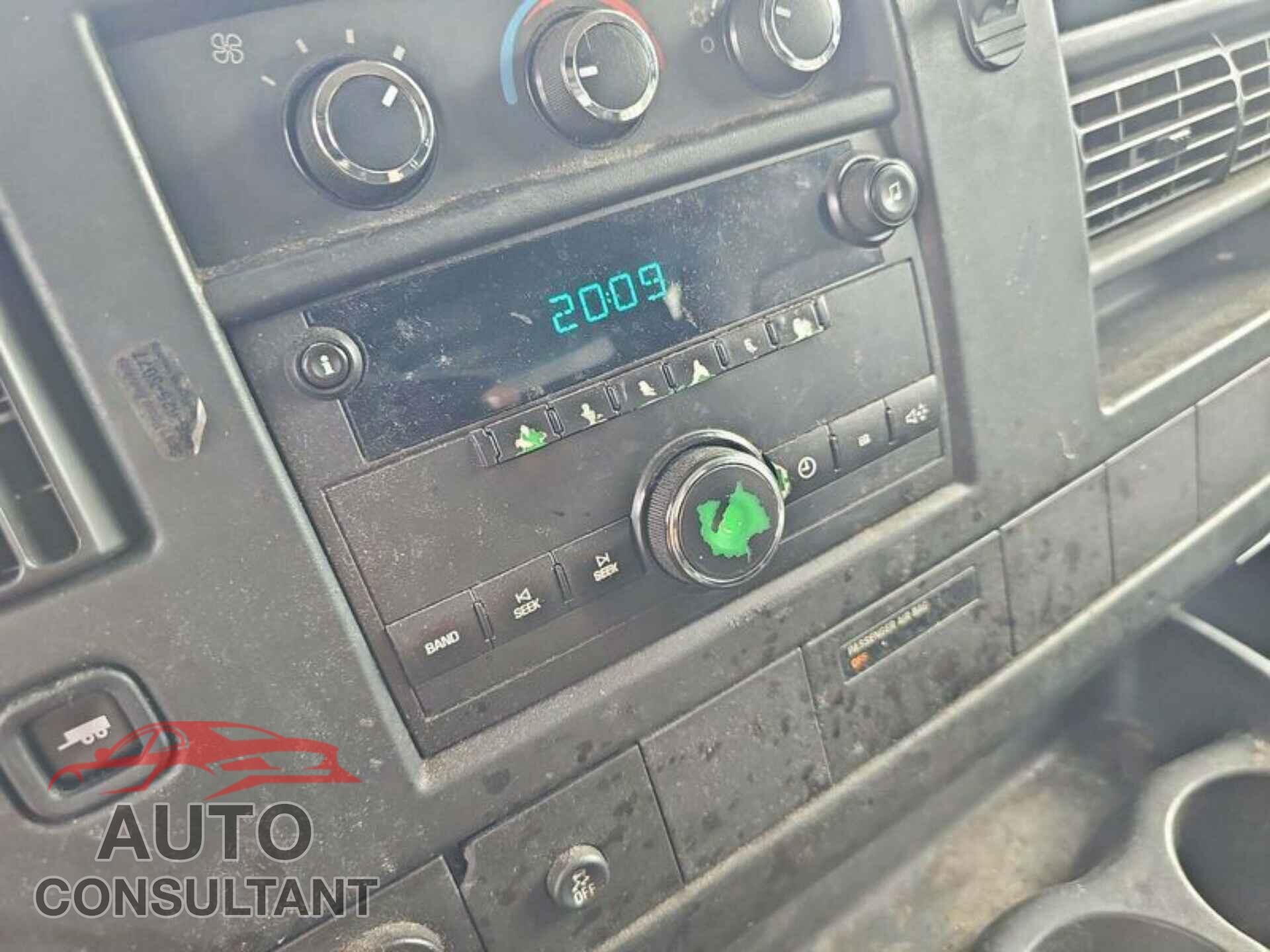 CHEVROLET EXPRESS G1500 2014 - 1GCSGAFX4E1150919