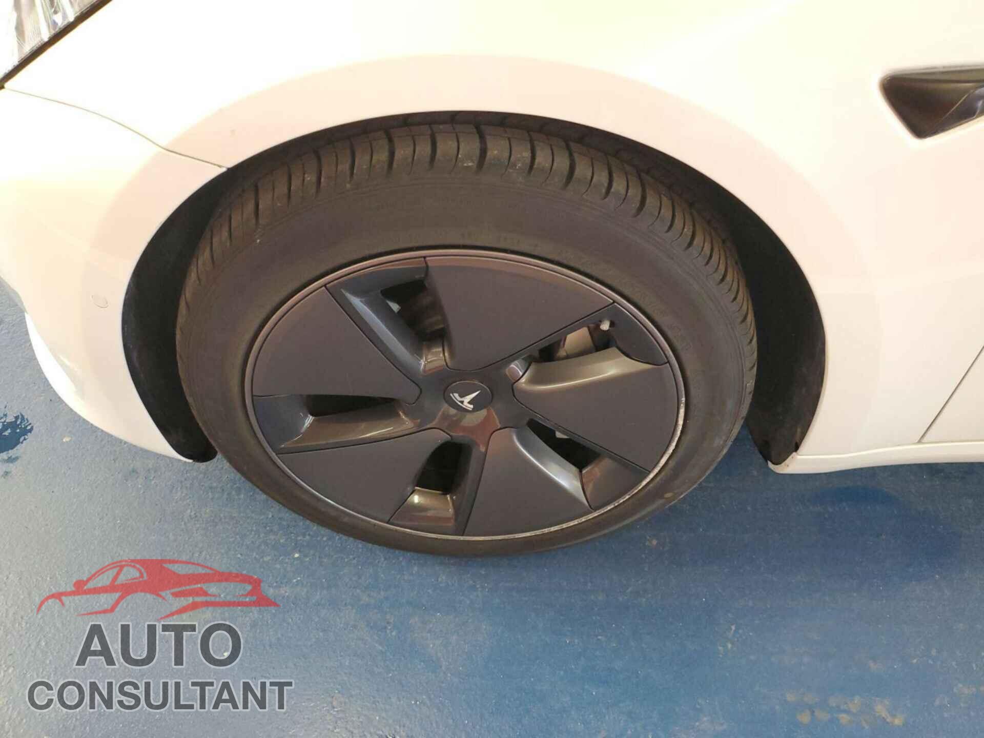 TESLA MODEL 3 2021 - 5YJ3E1EB5MF990410