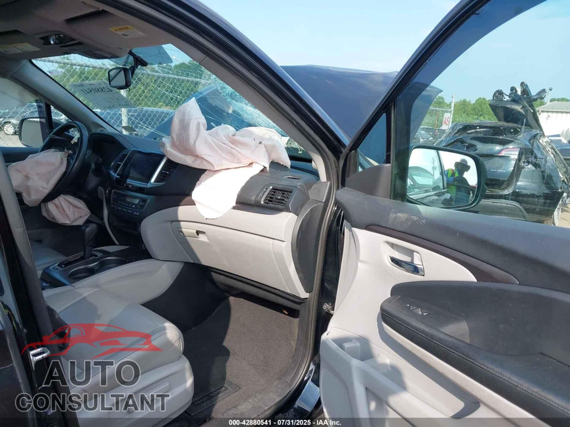 HONDA PILOT 2017 - 5FNYF6H55HB095740