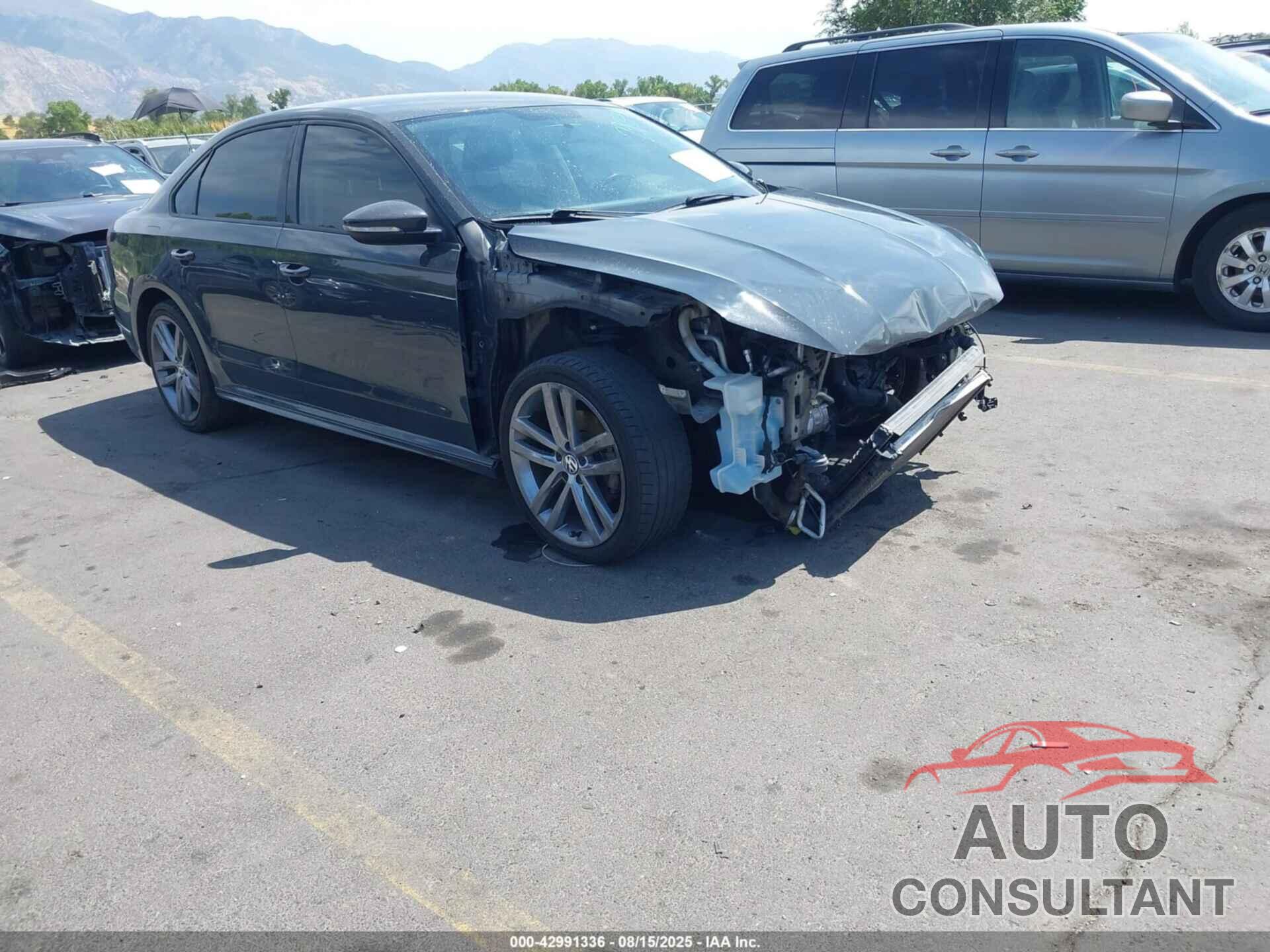 VOLKSWAGEN PASSAT 2018 - 1VWAA7A38JC023851