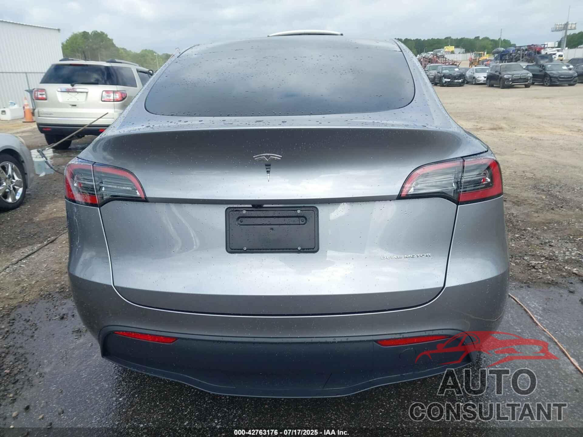 TESLA MODEL Y 2024 - 7SAYGDEE8RA295003
