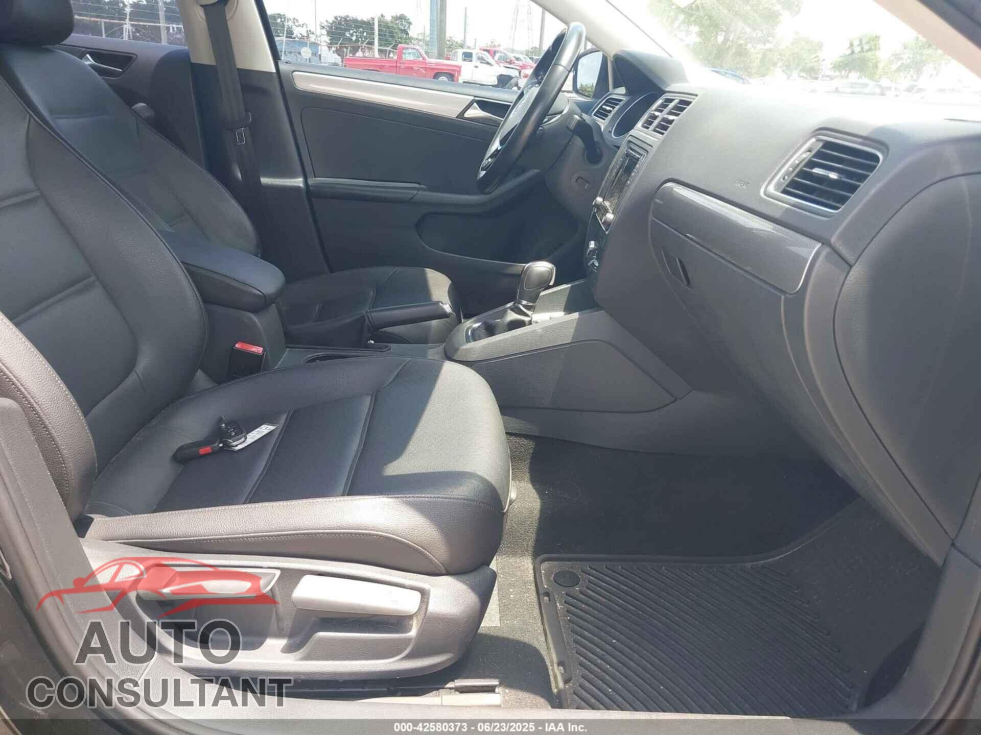 VOLKSWAGEN JETTA 2017 - 3VWDB7AJXHM201714