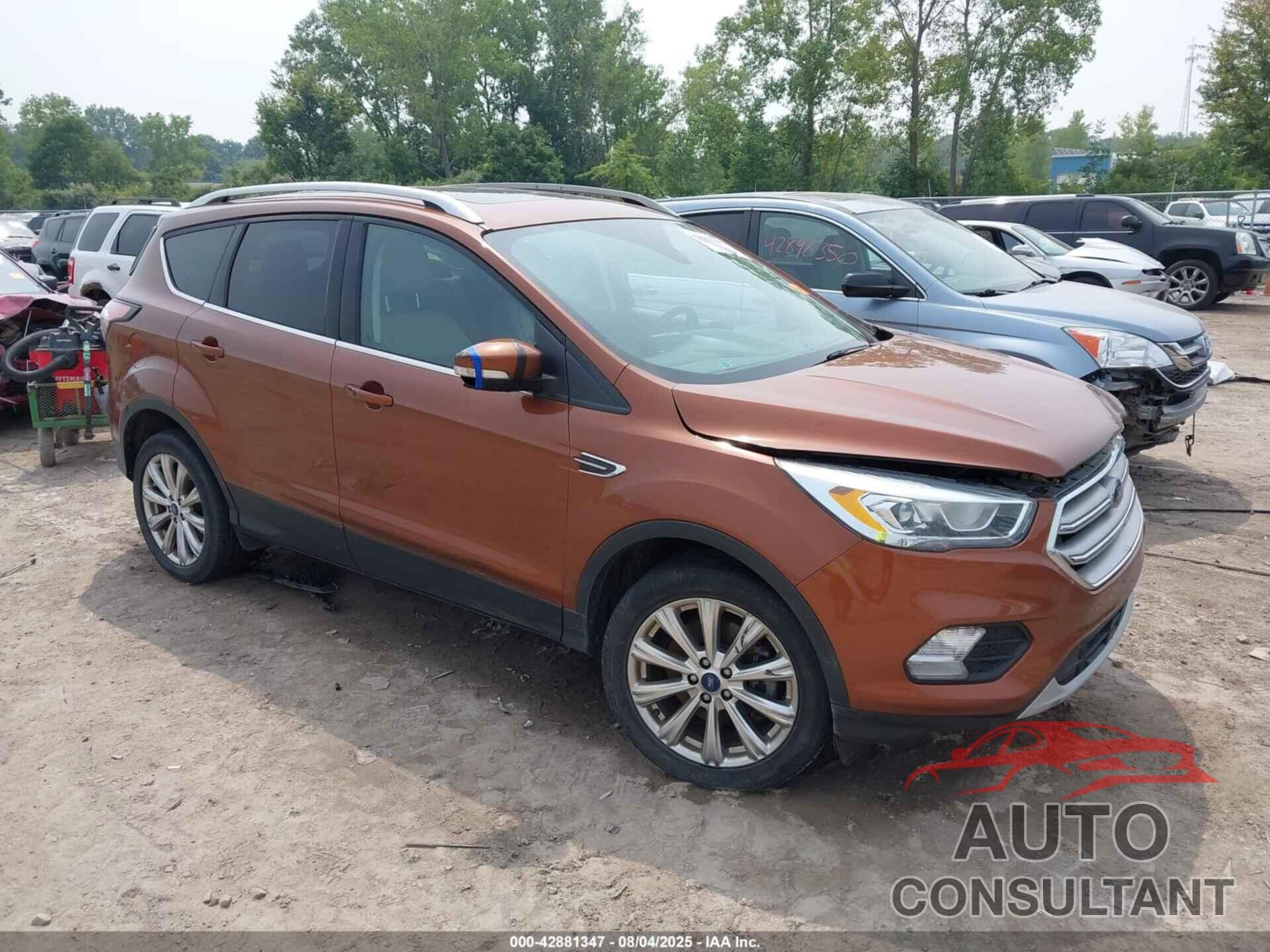 FORD ESCAPE 2017 - 1FMCU9J90HUF10142