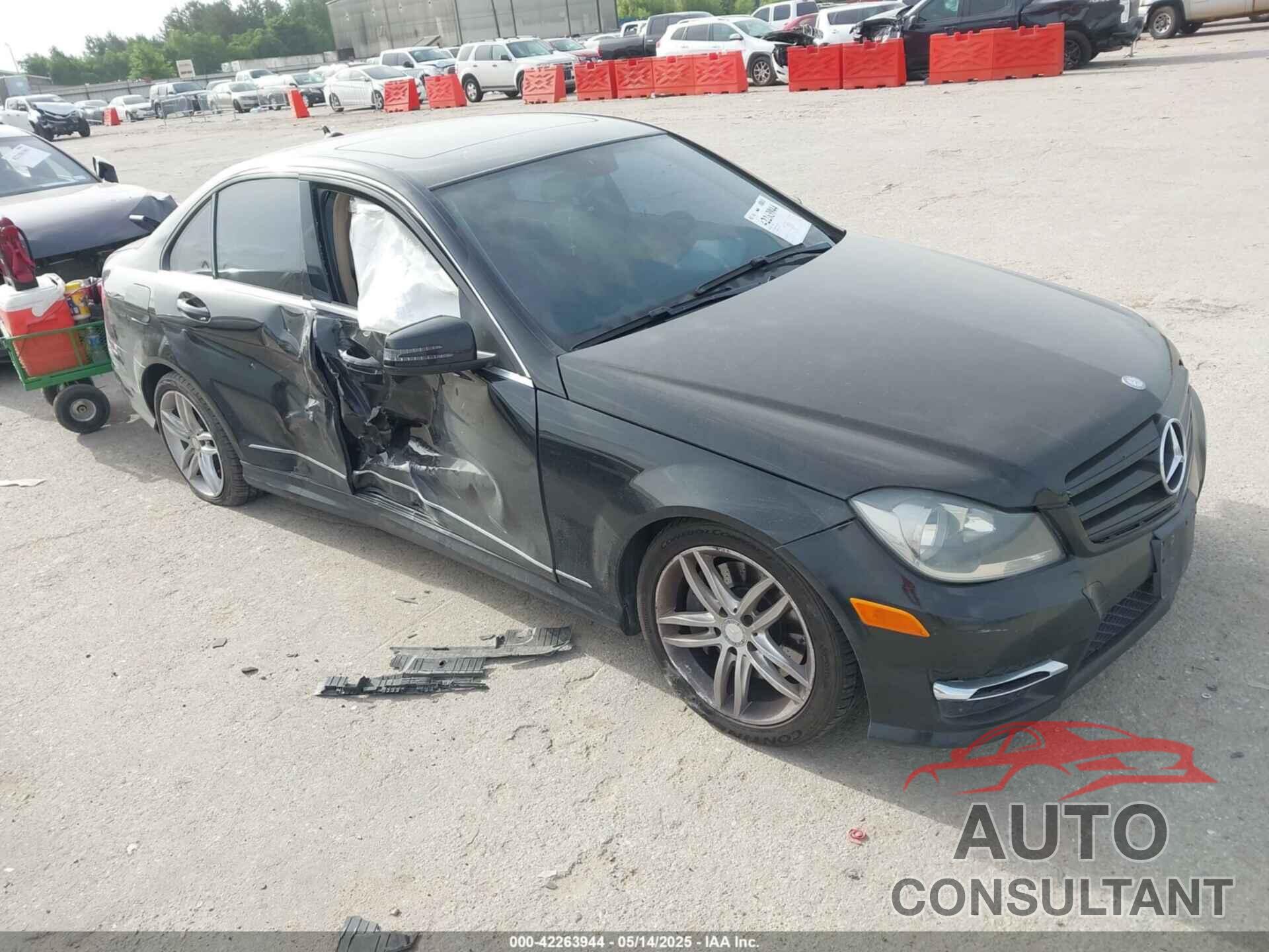 MERCEDES-BENZ C 2013 - WDDGF8AB8DG126573