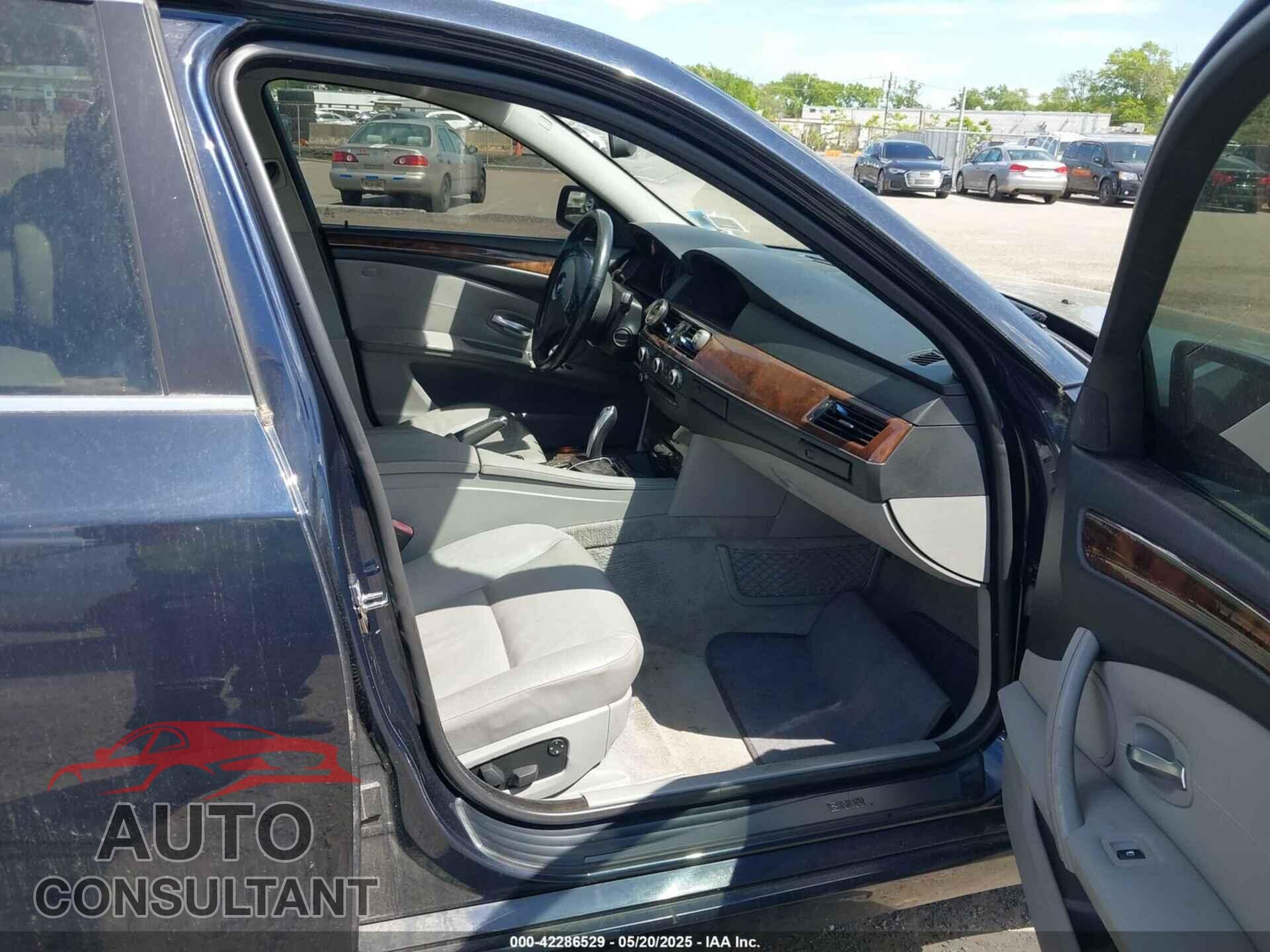 BMW 528I 2010 - WBANV1C55AC157346