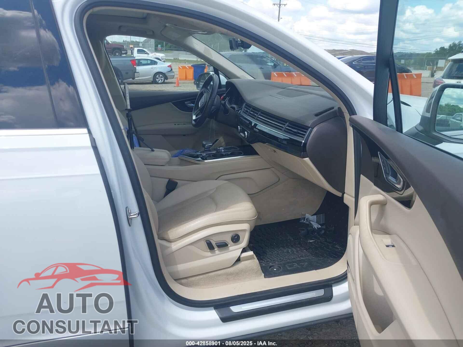 AUDI Q7 2018 - WA1VAAF77JD035863