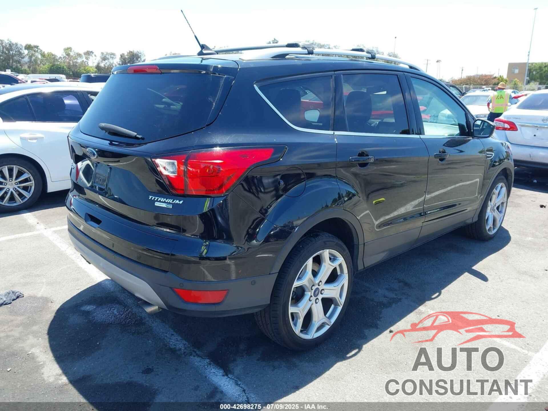 FORD ESCAPE 2019 - 1FMCU9J98KUA21480