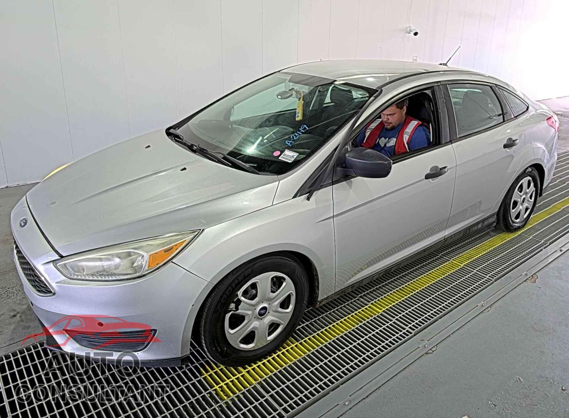 FORD FOCUS 2016 - 1FADP3E26GL366262