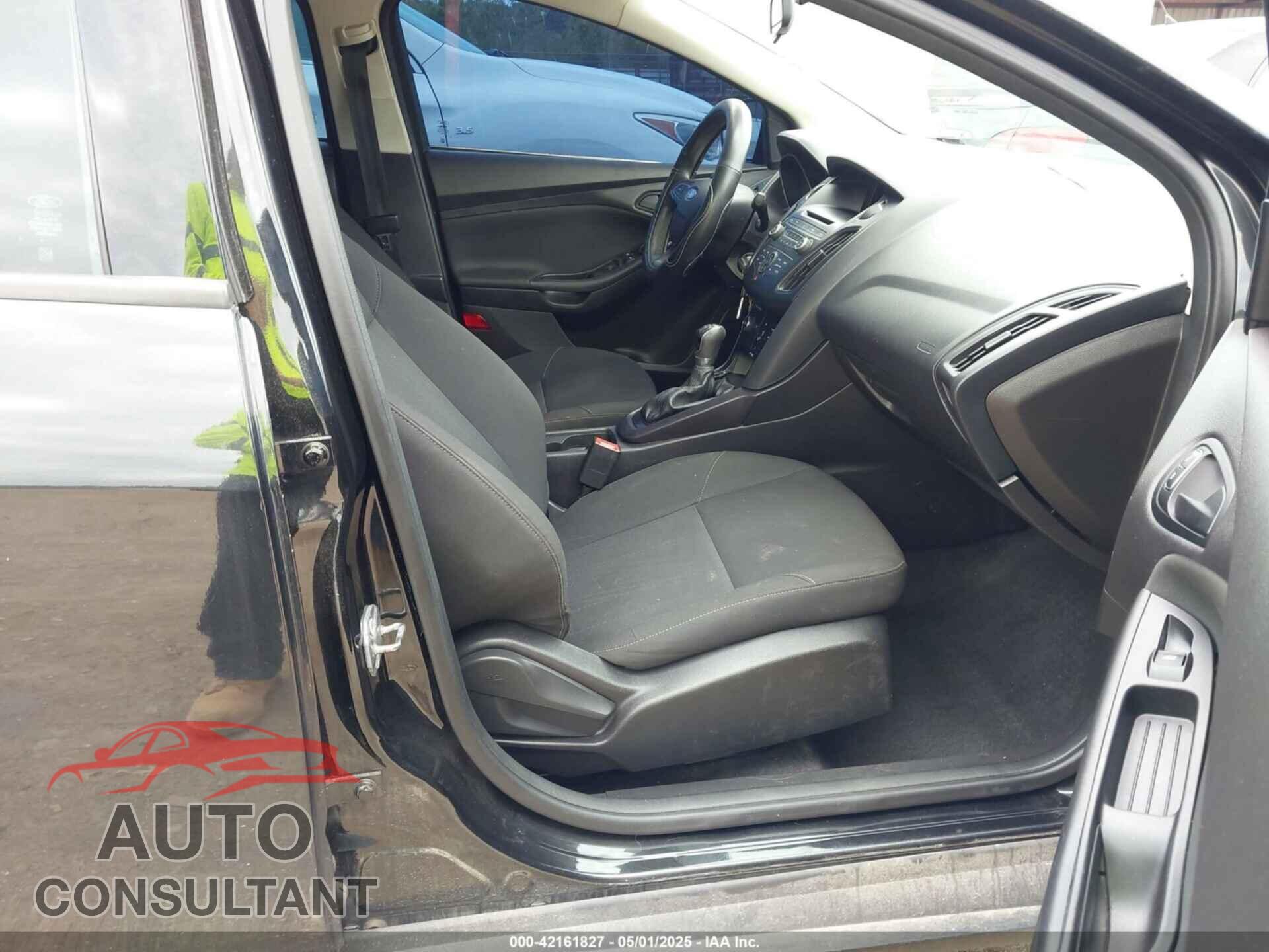 FORD FOCUS 2015 - 1FADP3E27FL259896
