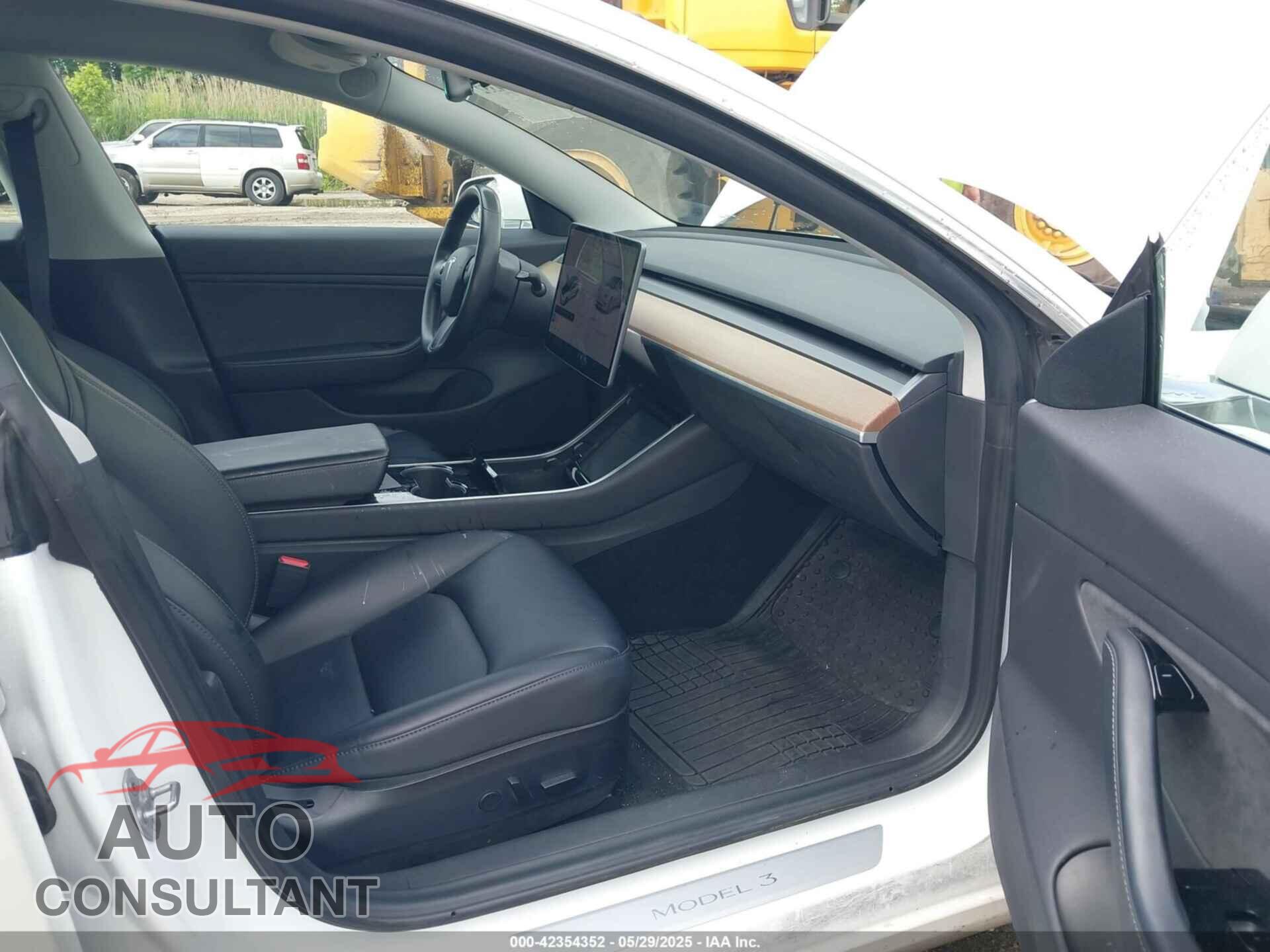 TESLA MODEL 3 2019 - 5YJ3E1EA7KF299755
