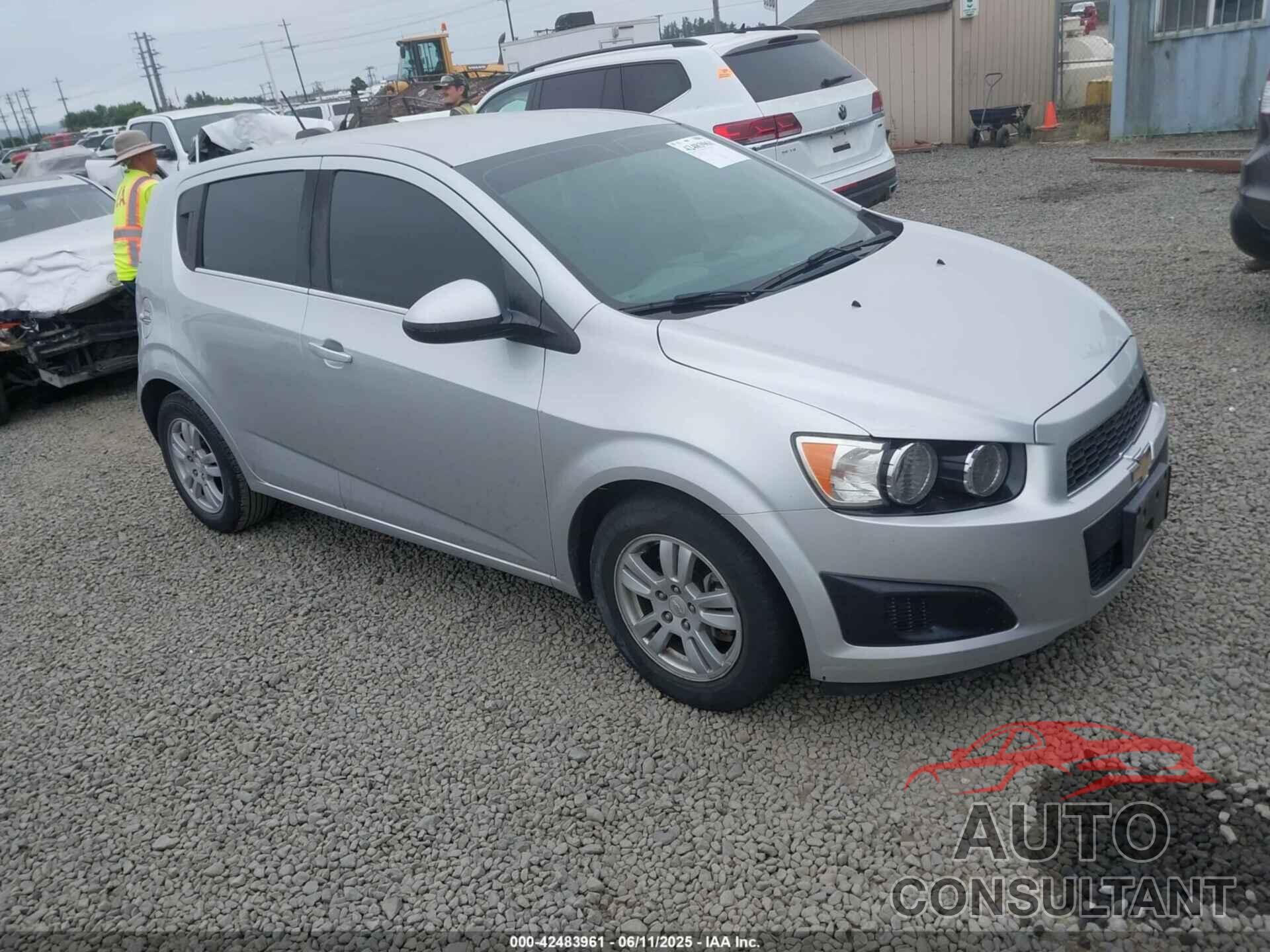 CHEVROLET SONIC 2015 - 1G1JC6SH7F4195154
