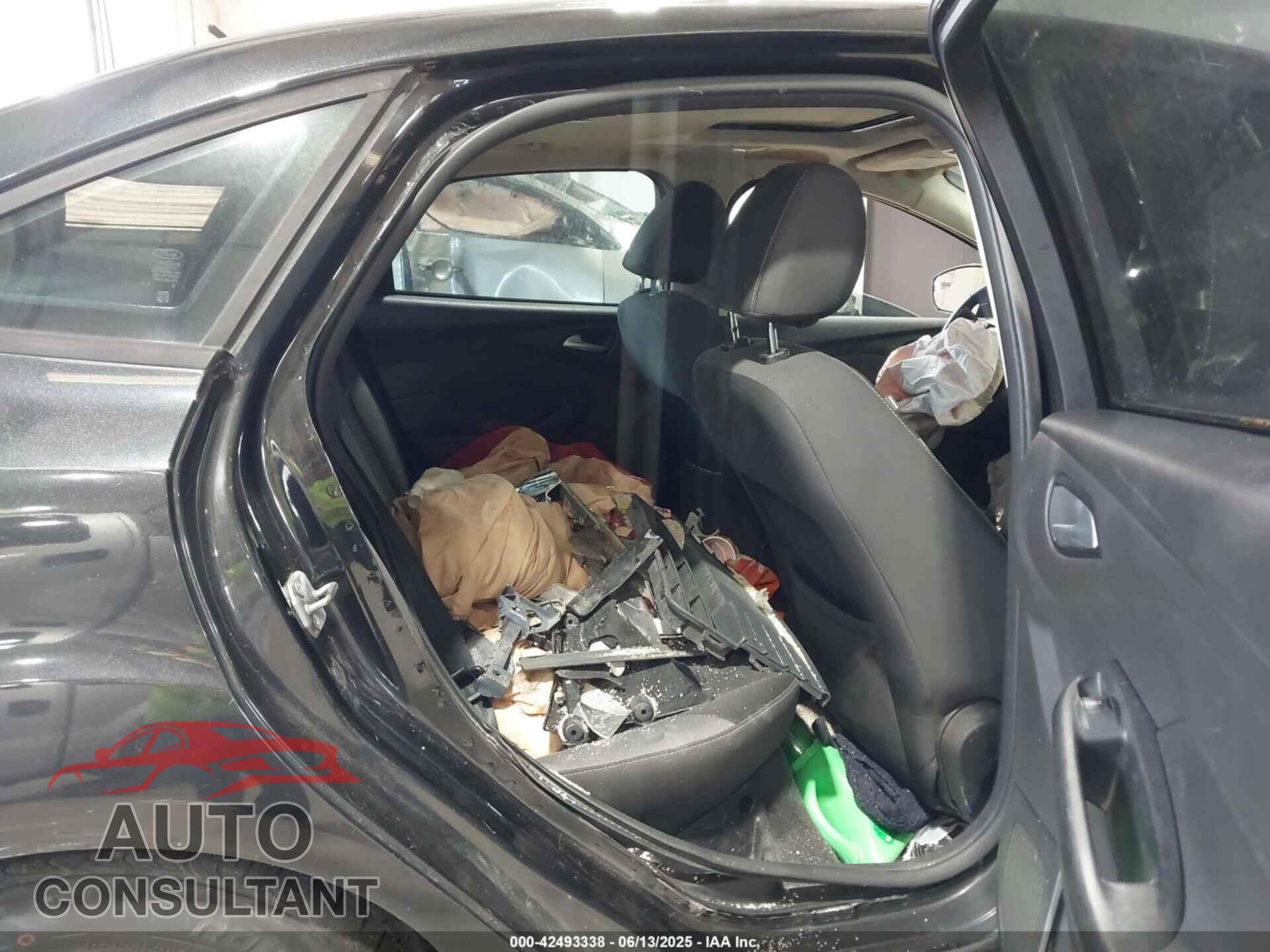 FORD FOCUS 2014 - 1FADP3F2XEL228462