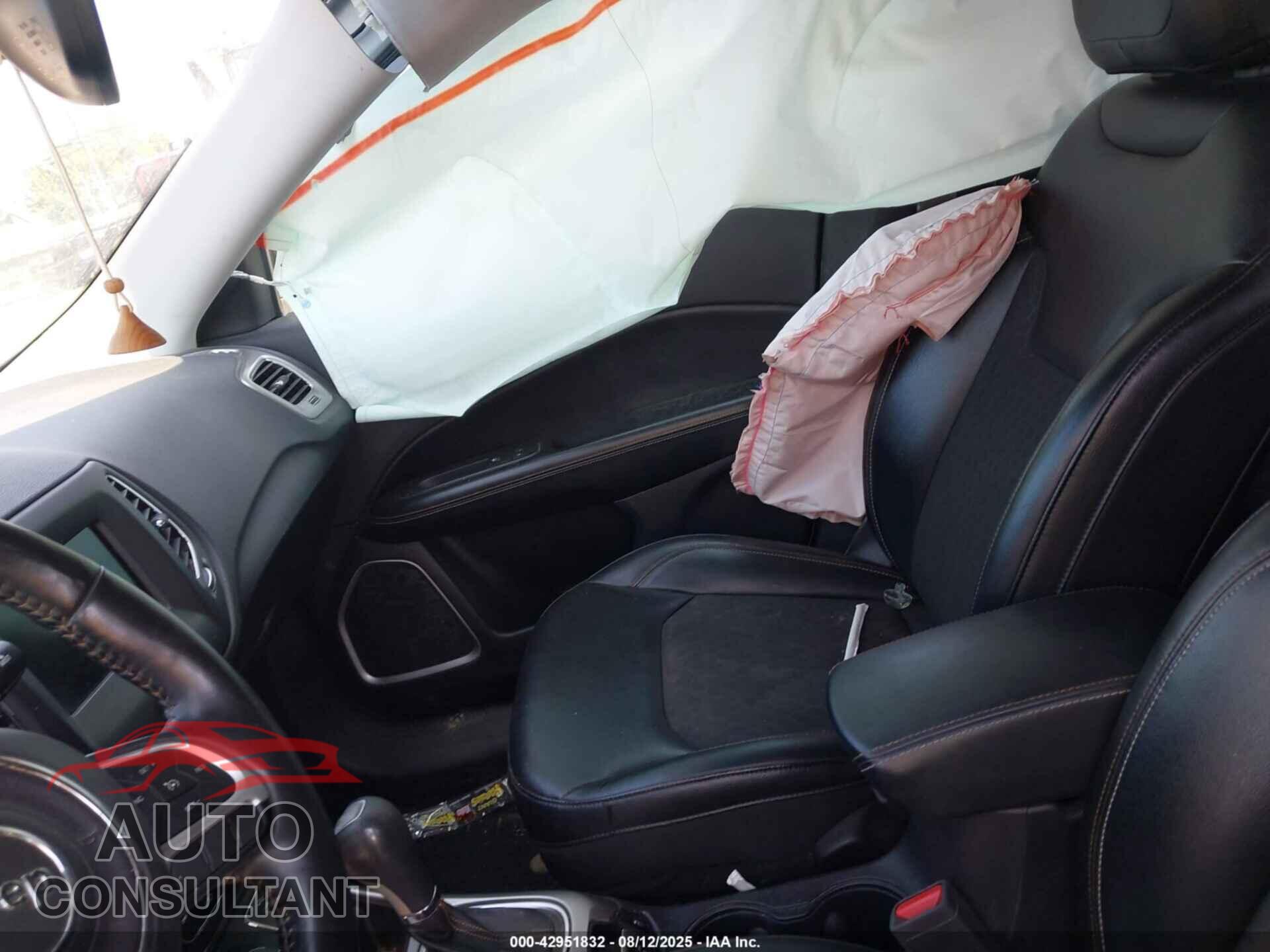 JEEP COMPASS 2018 - 3C4NJDBB3JT115429