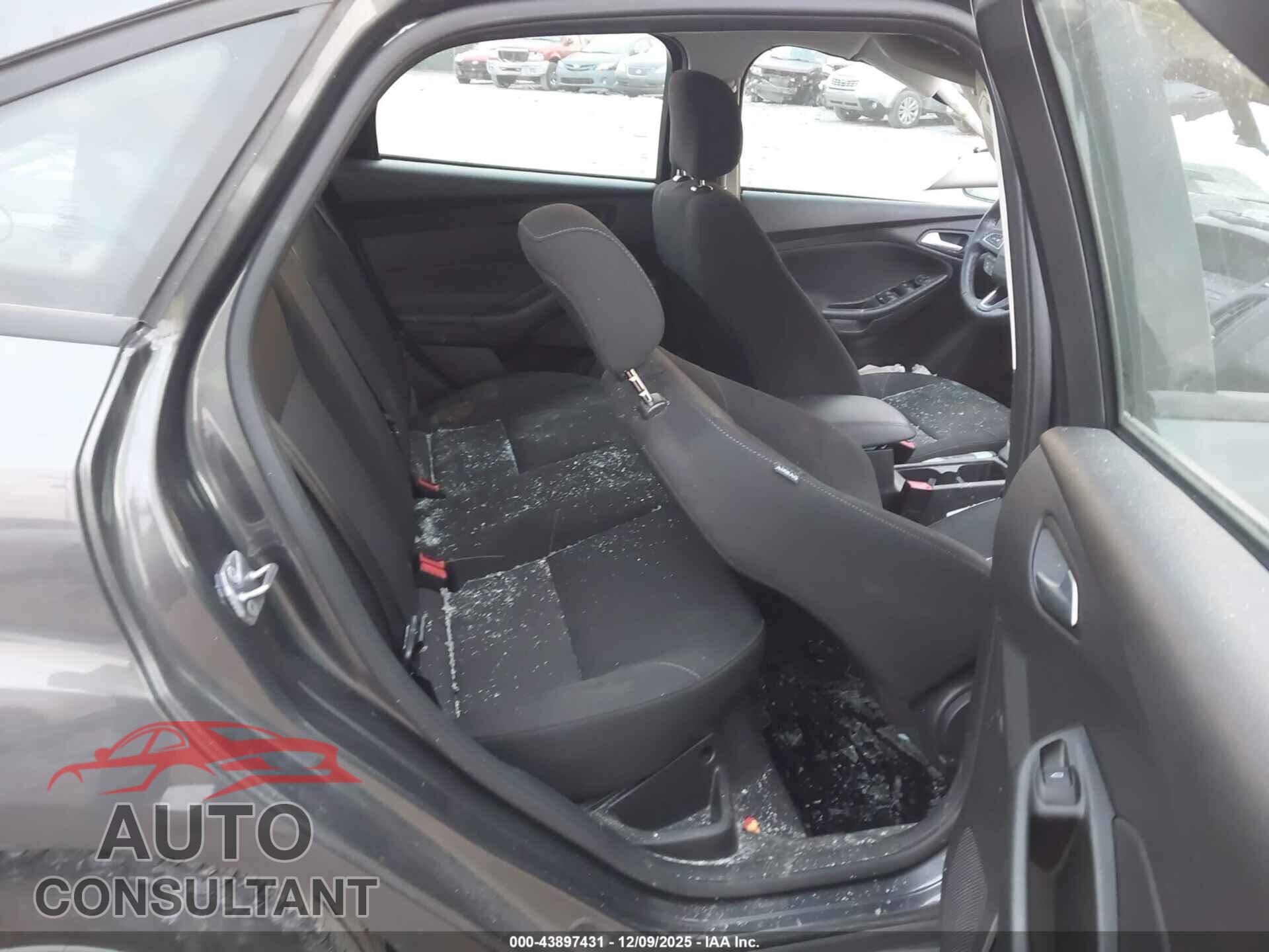 FORD FOCUS 2018 - 1FADP3F20JL307200