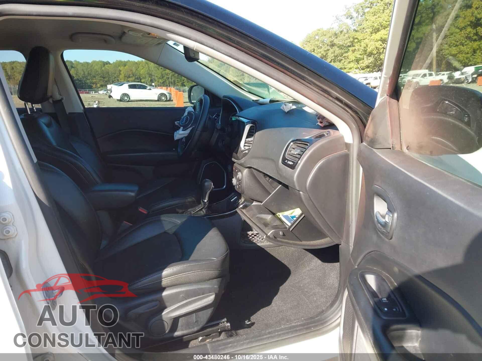 JEEP COMPASS 2019 - 3C4NJCBBXKT677386