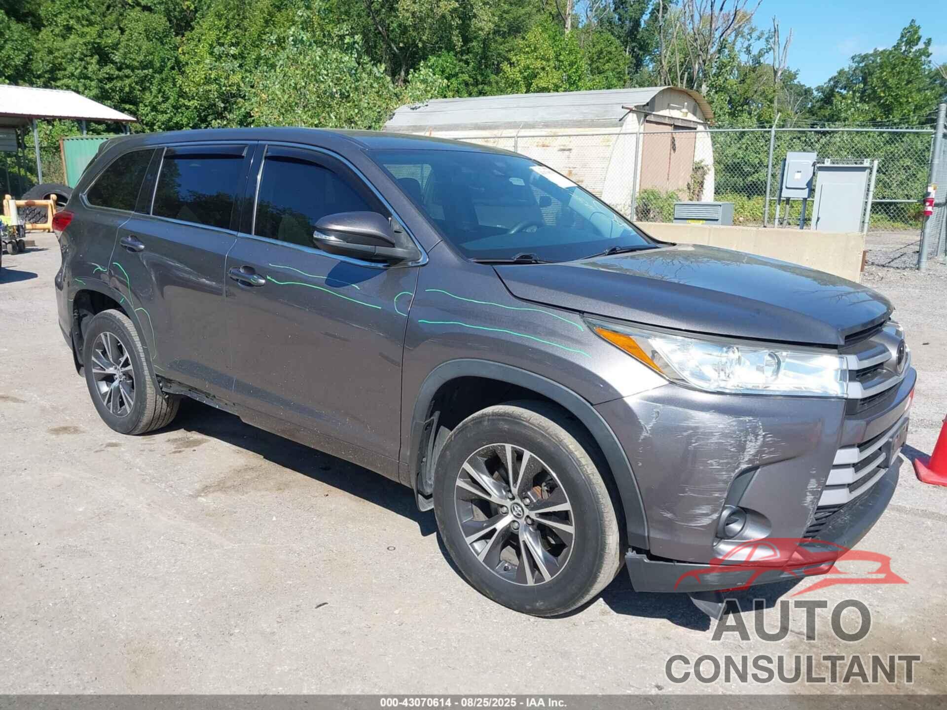 TOYOTA HIGHLANDER 2018 - 5TDBZRFH5JS896150