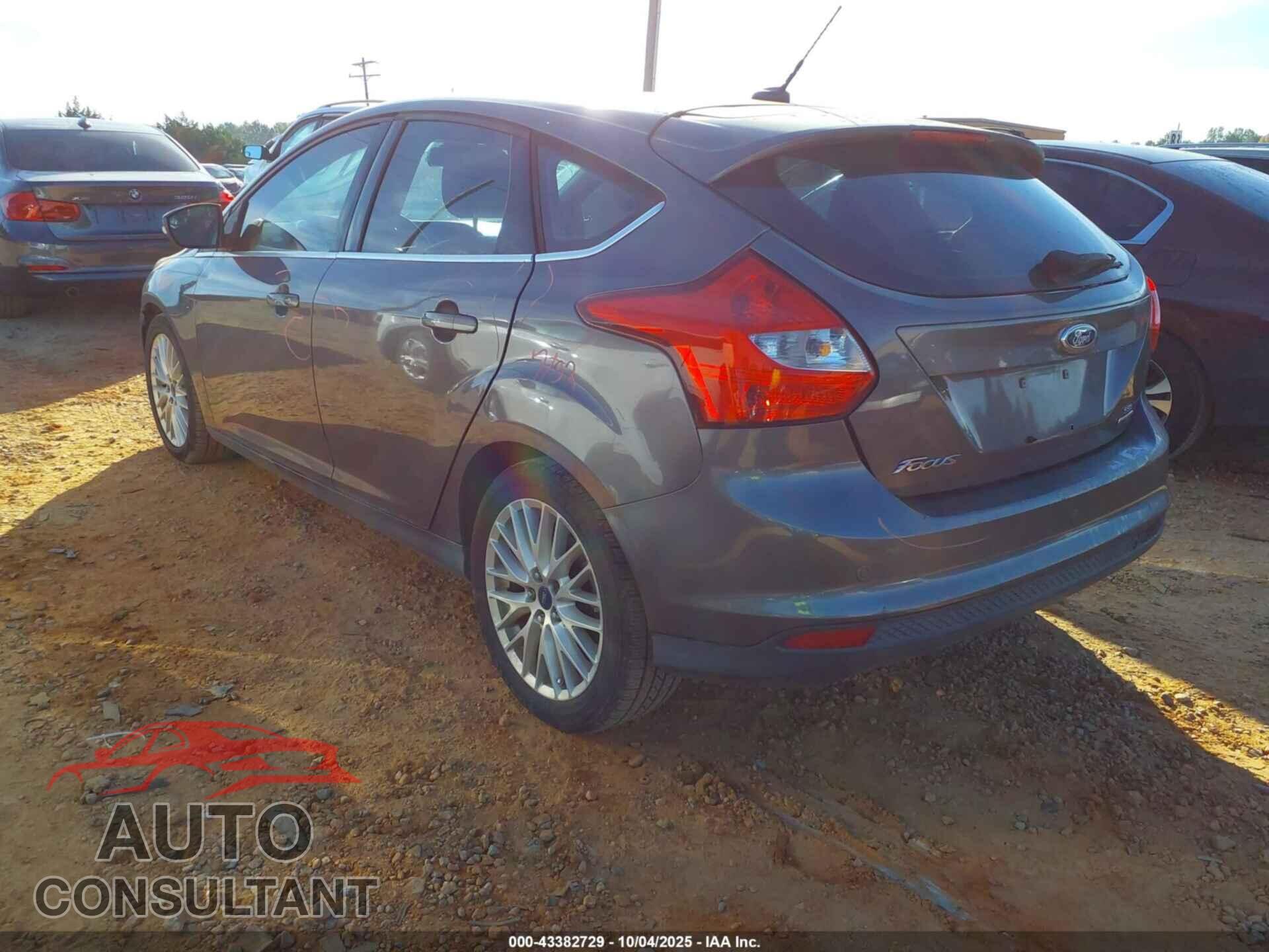 FORD FOCUS 2012 - 1FAHP3M24CL407811