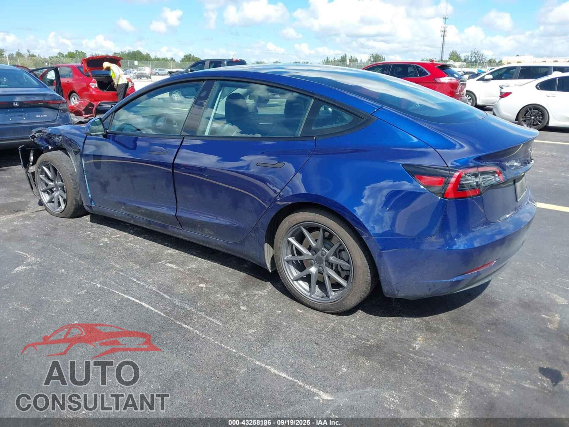 TESLA MODEL 3 2023 - 5YJ3E1EA3PF677688