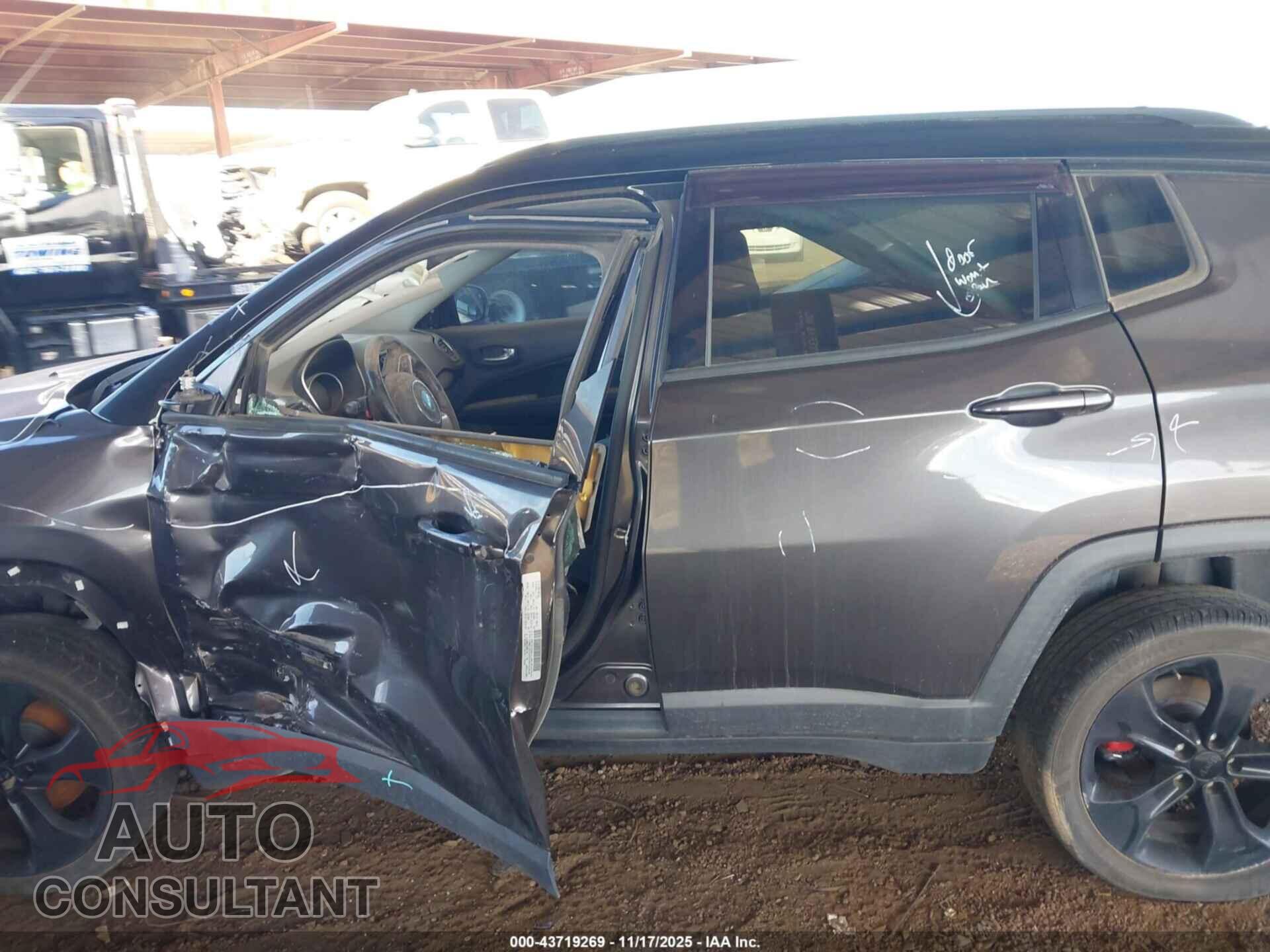 JEEP COMPASS 2018 - 3C4NJDBBXJT453992