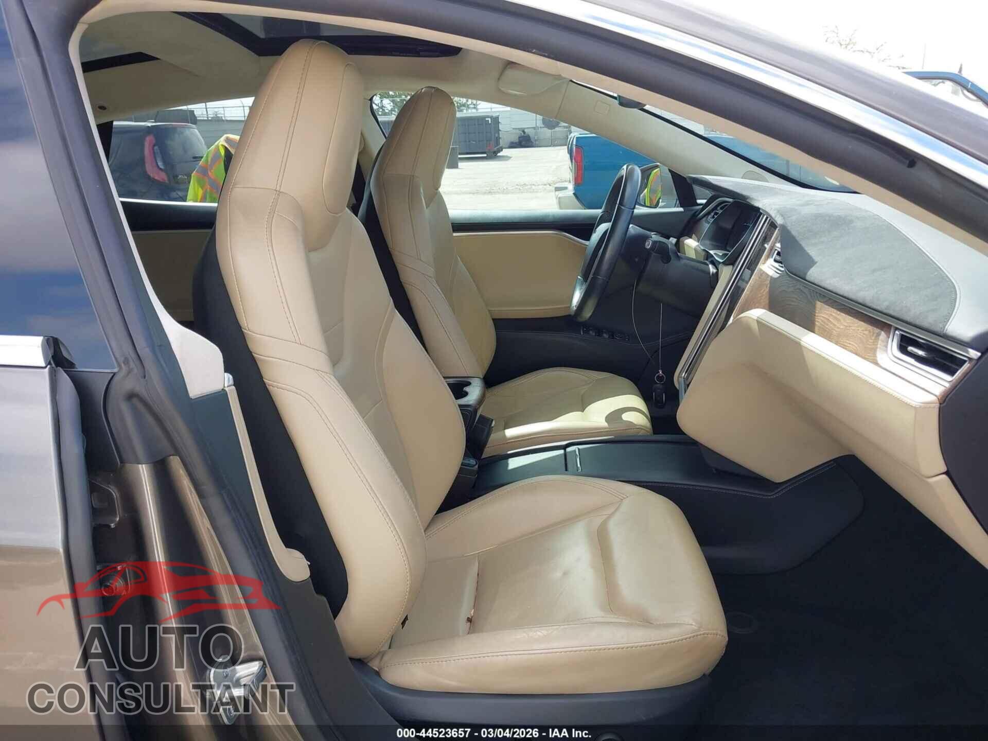 TESLA MODEL S 2016 - 5YJSA1E18GF161012