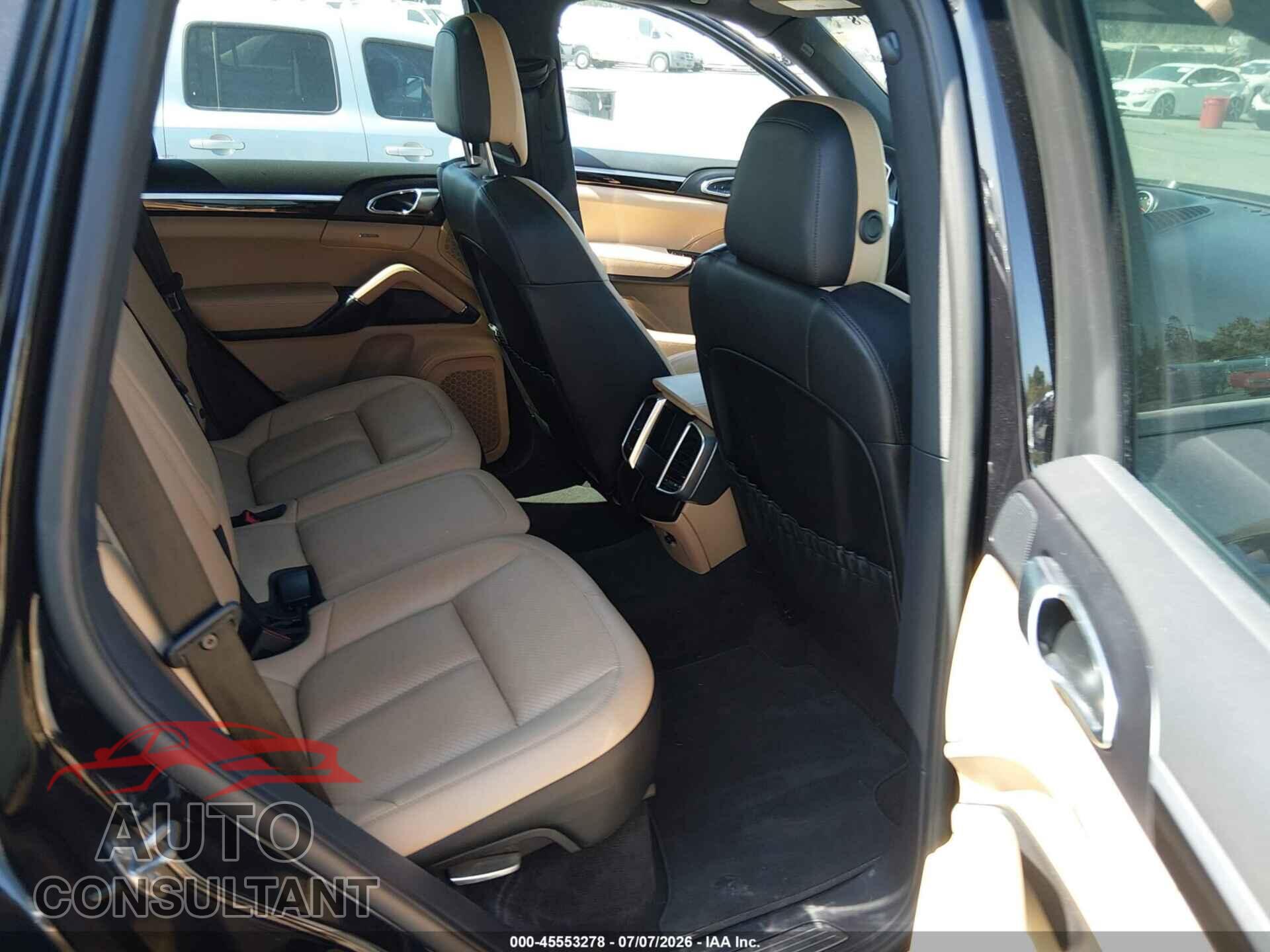 PORSCHE CAYENNE 2016 - WP1AA2A21GKA10868