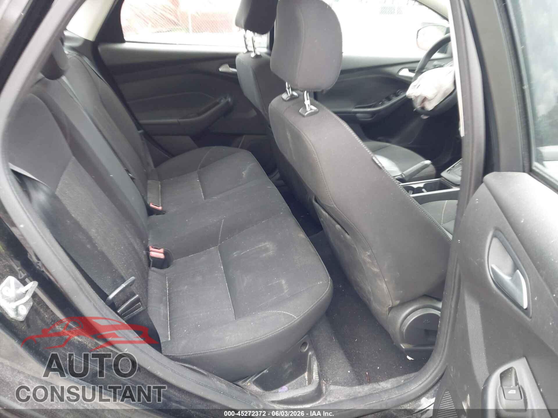 FORD FOCUS 2017 - 1FADP3F28HL219151