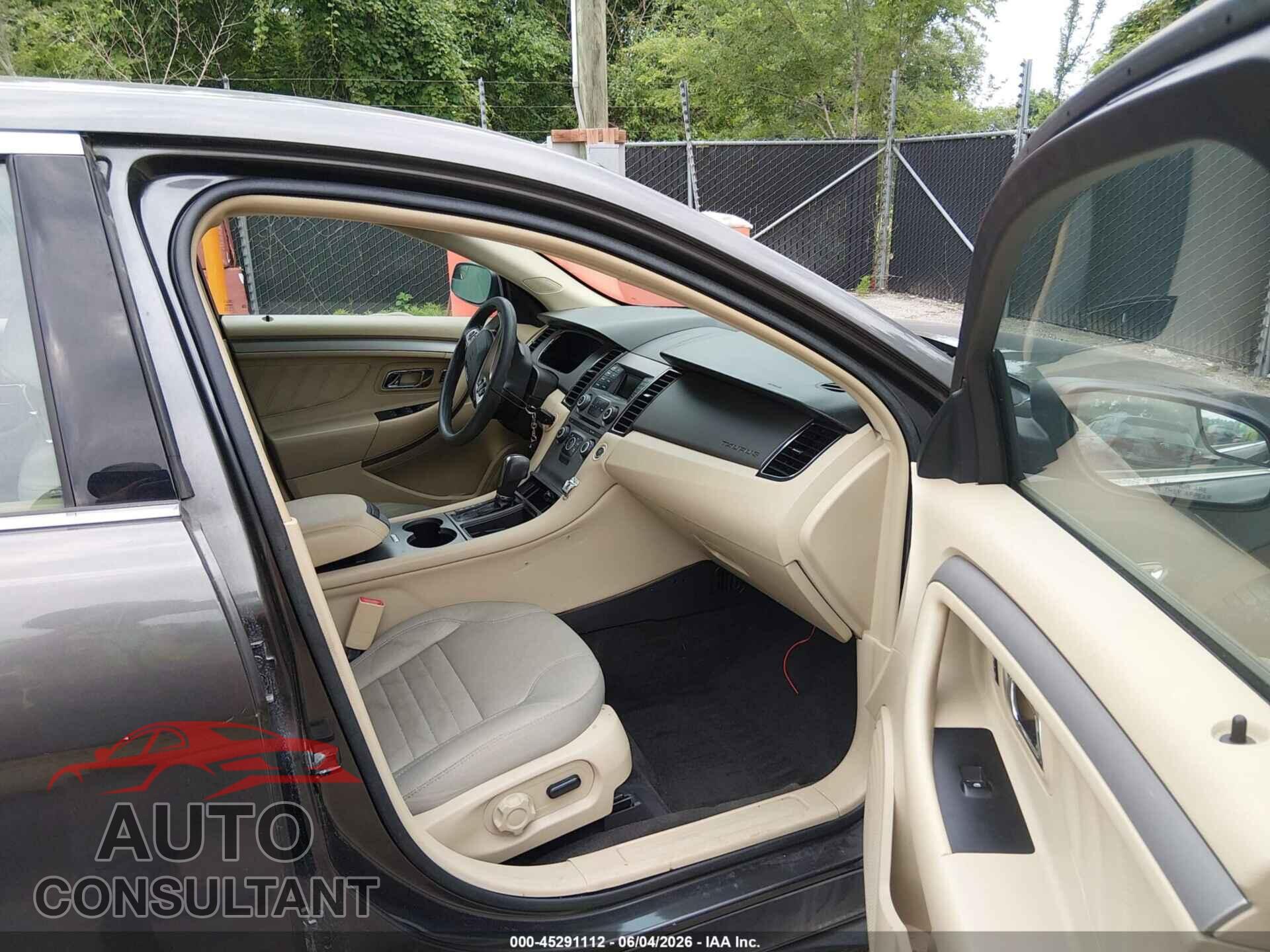 FORD TAURUS 2015 - 1FAHP2D85FG132011