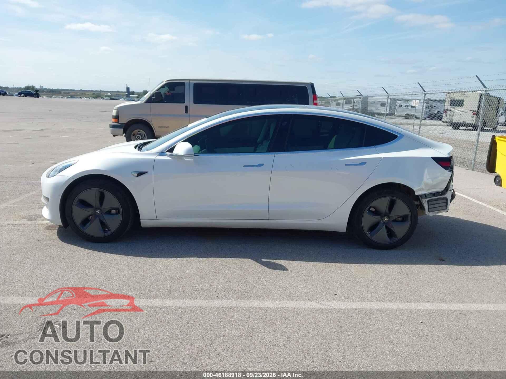 TESLA MODEL 3 2019 - 5YJ3E1EB8KF494448