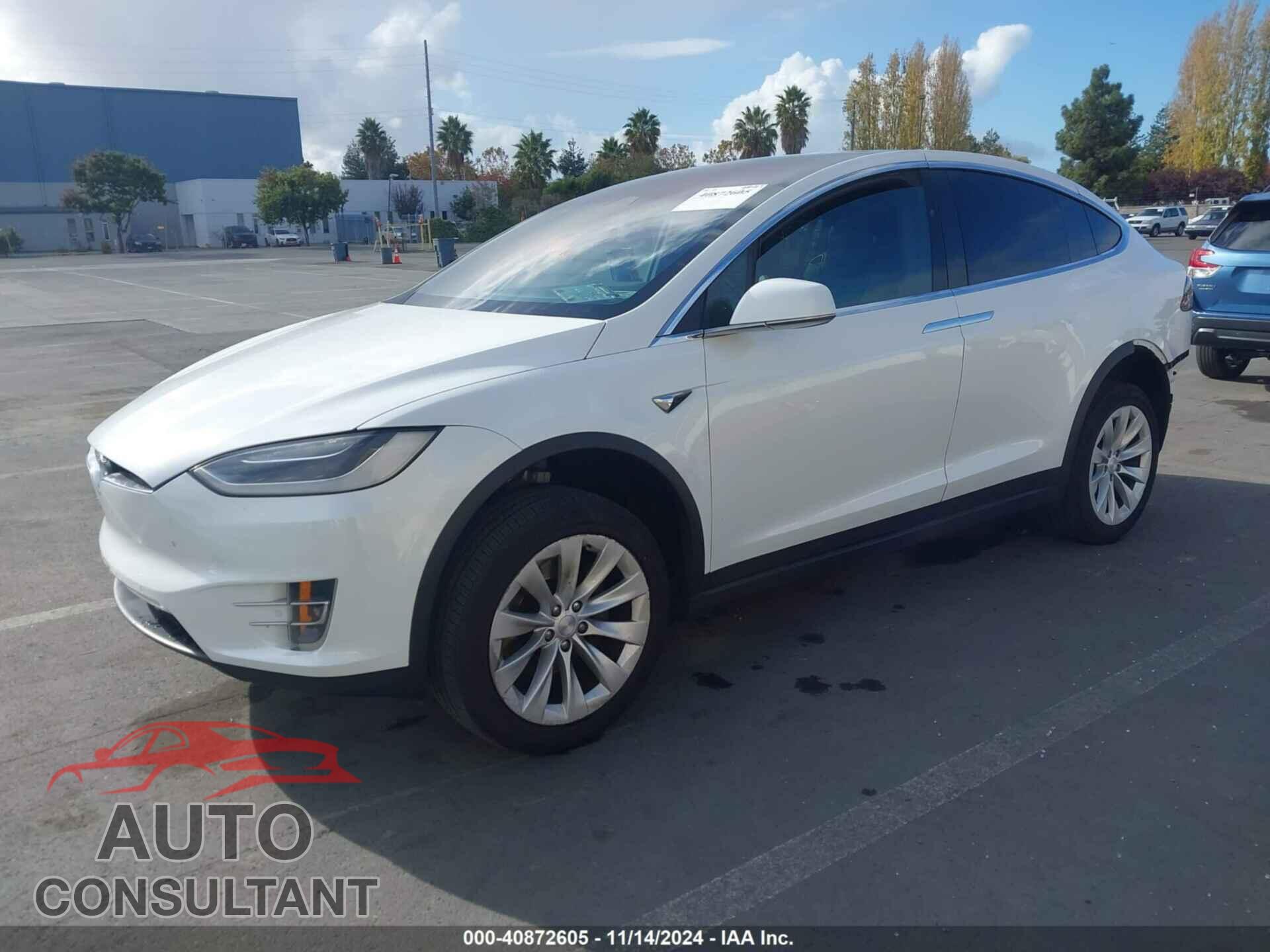 TESLA MODEL X 2018 - 5YJXCAE29JF111977
