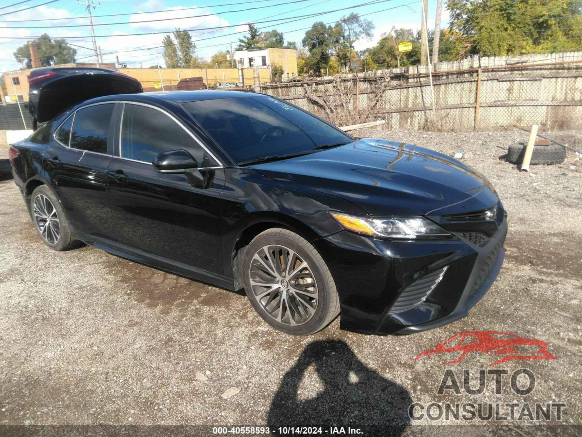 TOYOTA CAMRY 2018 - 4T1B11HK3JU093572