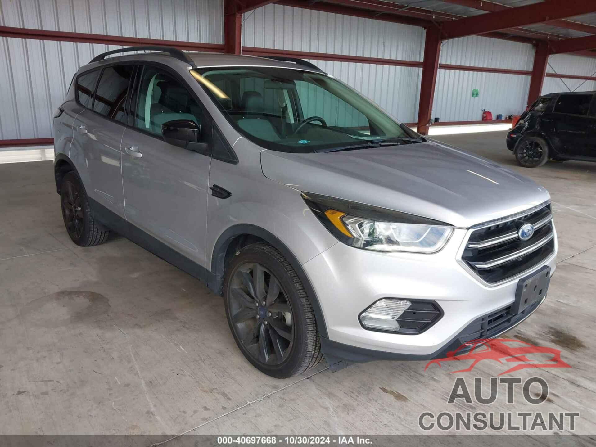 FORD ESCAPE 2018 - 1FMCU0GDXJUB17343