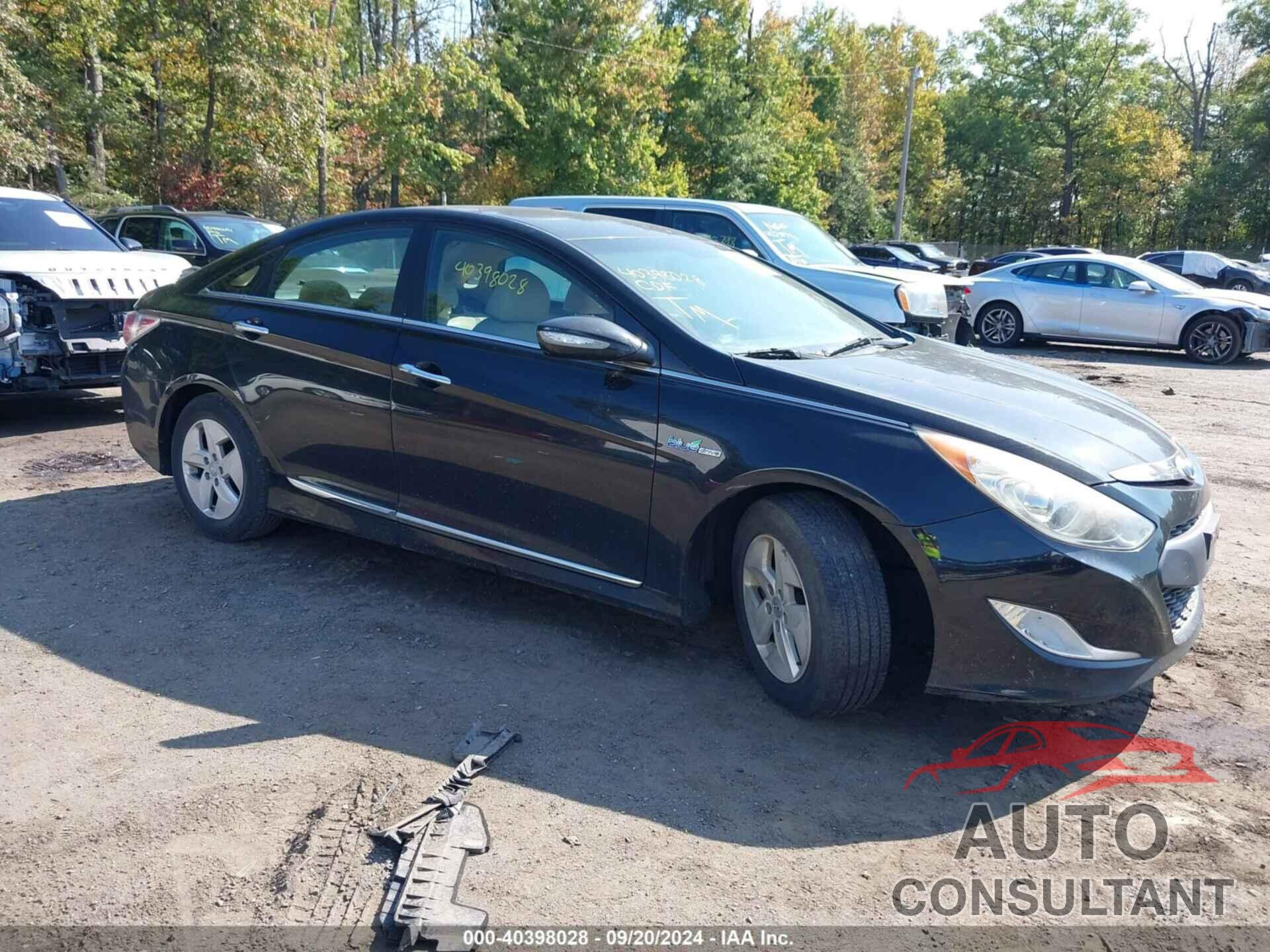 HYUNDAI SONATA HYBRID 2012 - KMHEC4A41CA041852