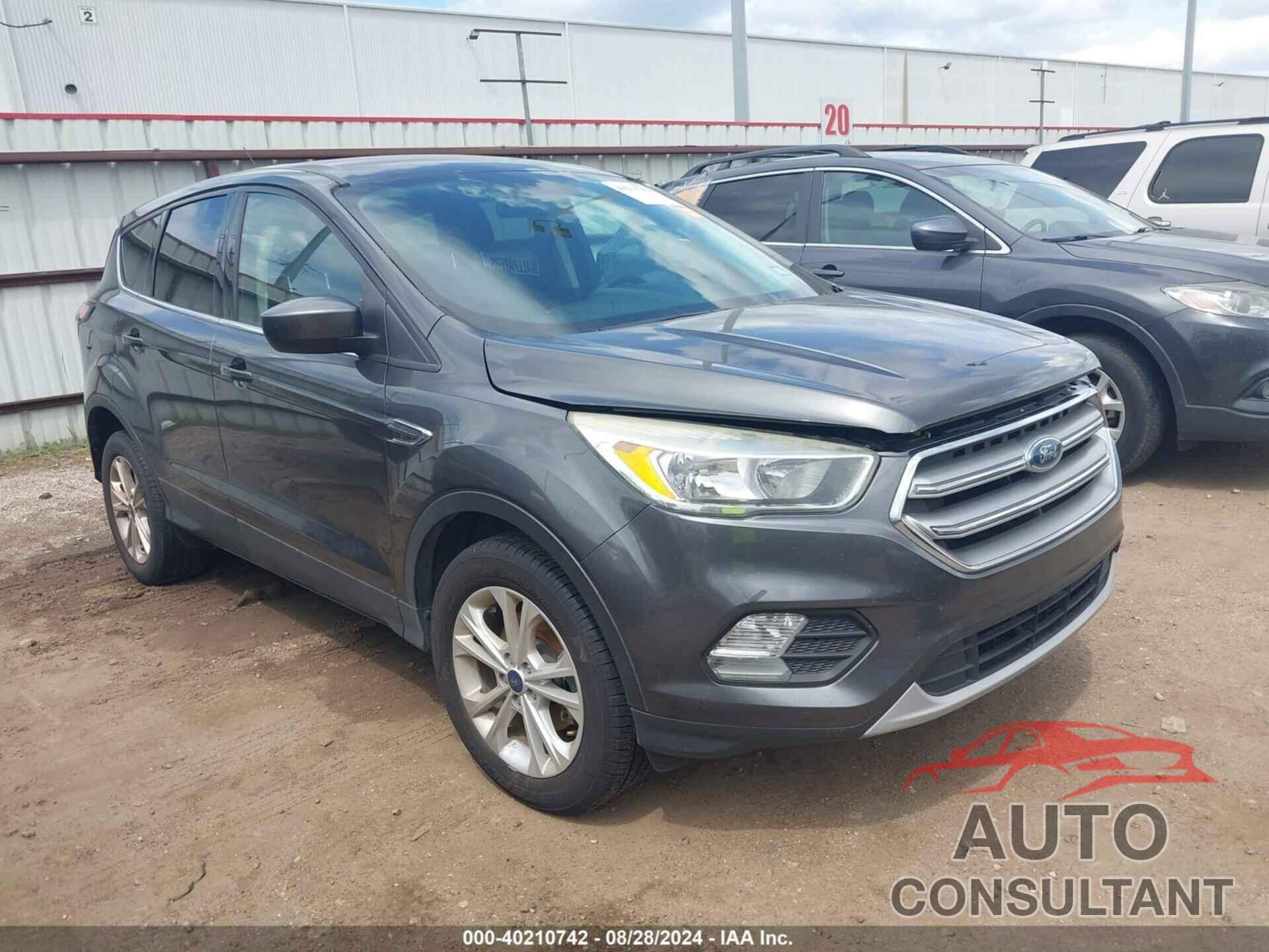 FORD ESCAPE 2017 - 1FMCU0GD6HUC97723