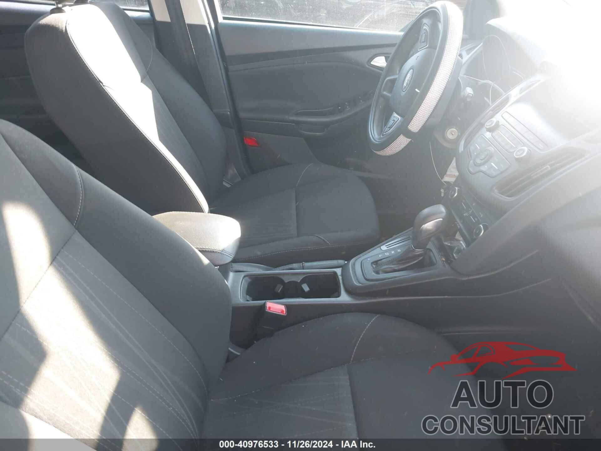 FORD FOCUS 2018 - 1FADP3K23JL307973