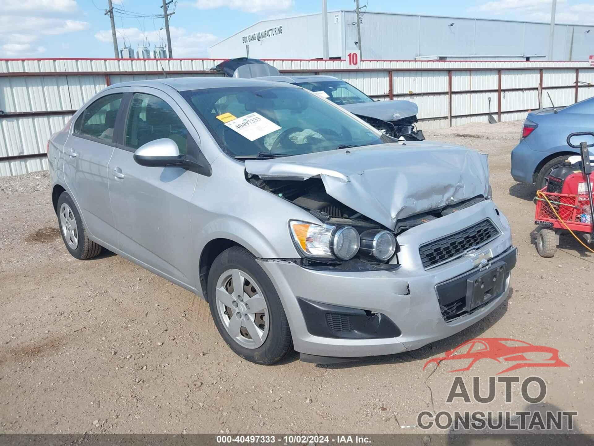 CHEVROLET SONIC 2013 - 1G1JA5SH2D4237615