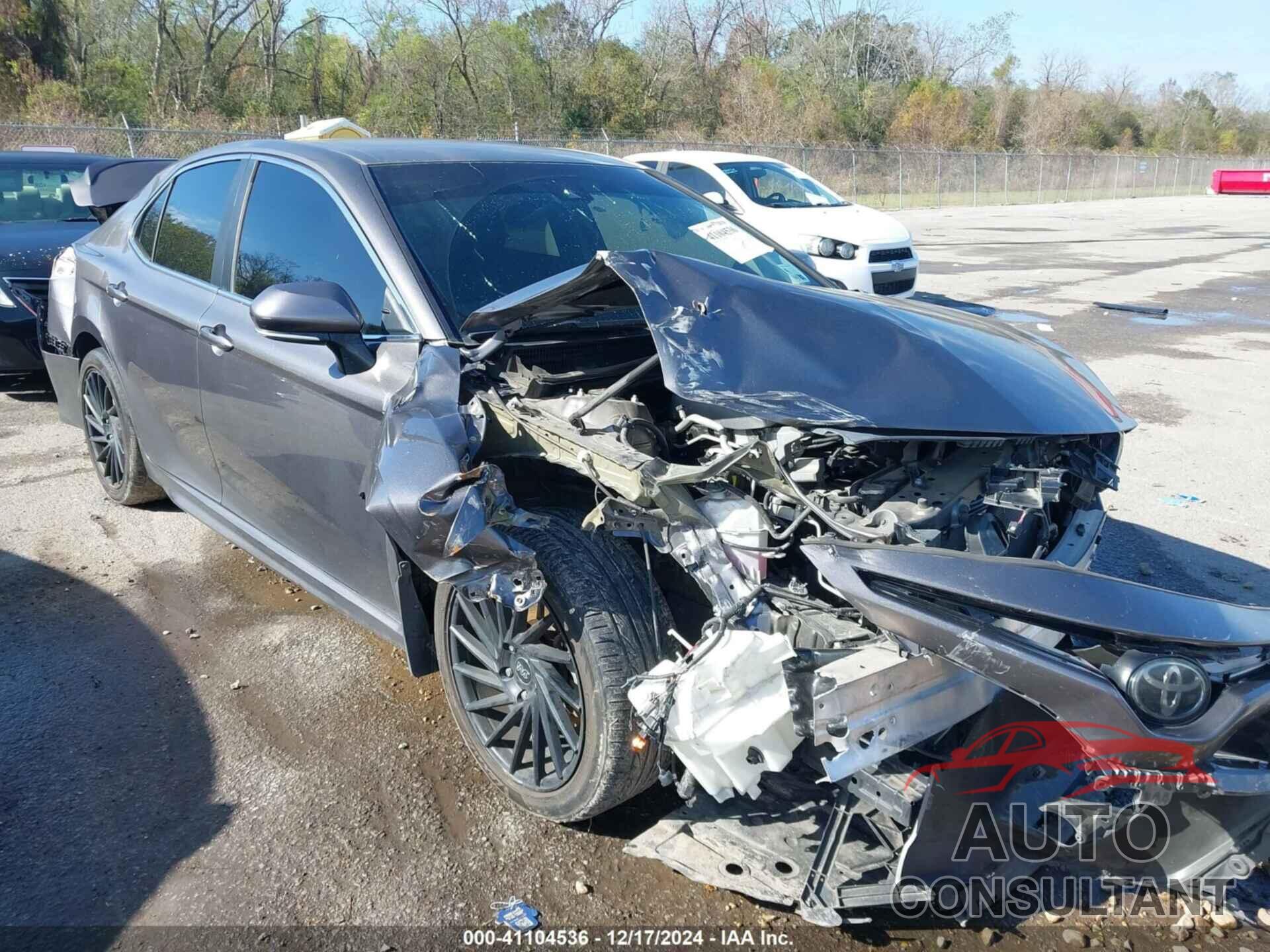 TOYOTA CAMRY 2018 - 4T1B11HK4JU075923