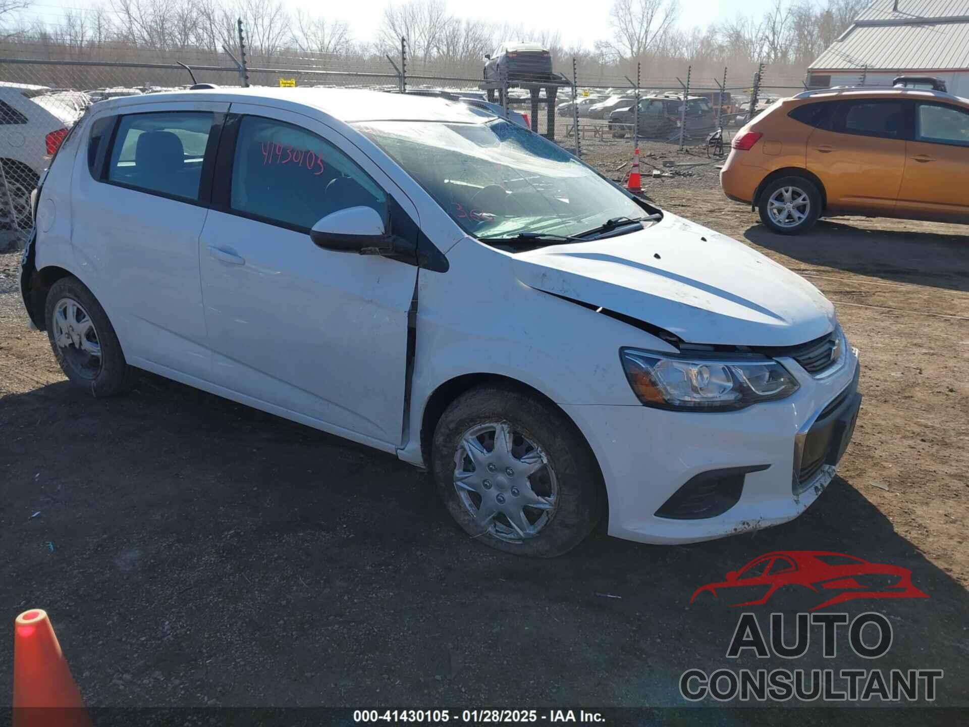 CHEVROLET SONIC 2017 - 1G1JG6SH8H4137237