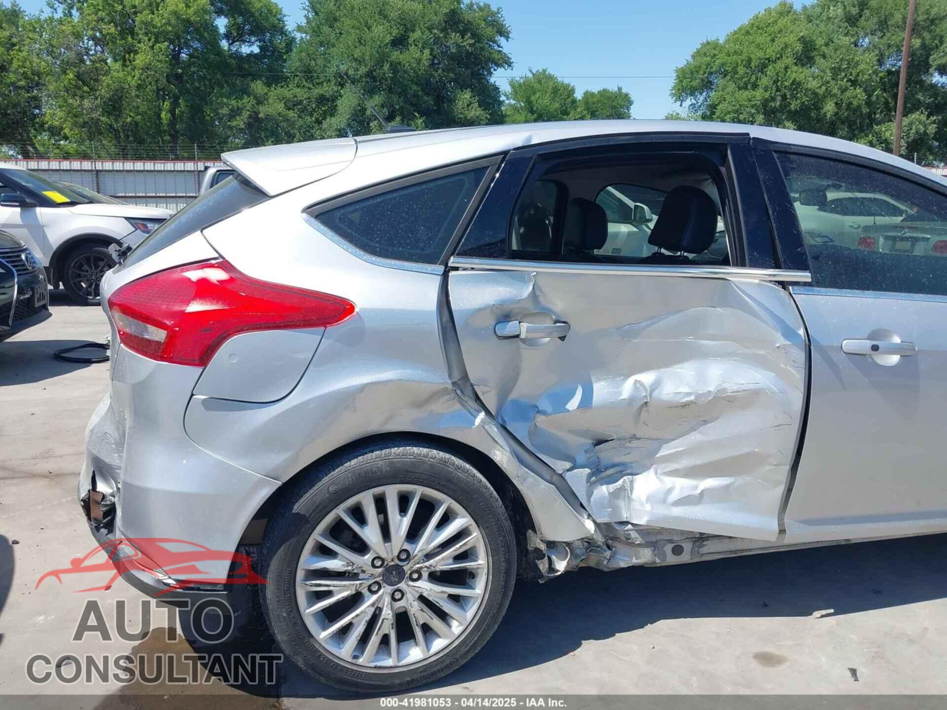 FORD FOCUS 2015 - 1FADP3N23FL356822