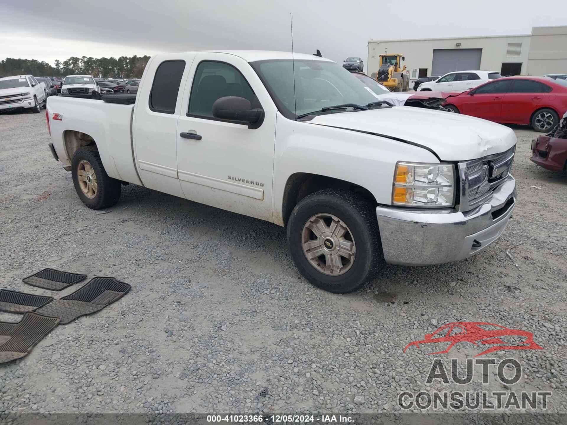 CHEVROLET SILVERADO 1500 2013 - 1GCRCSE05DZ276825