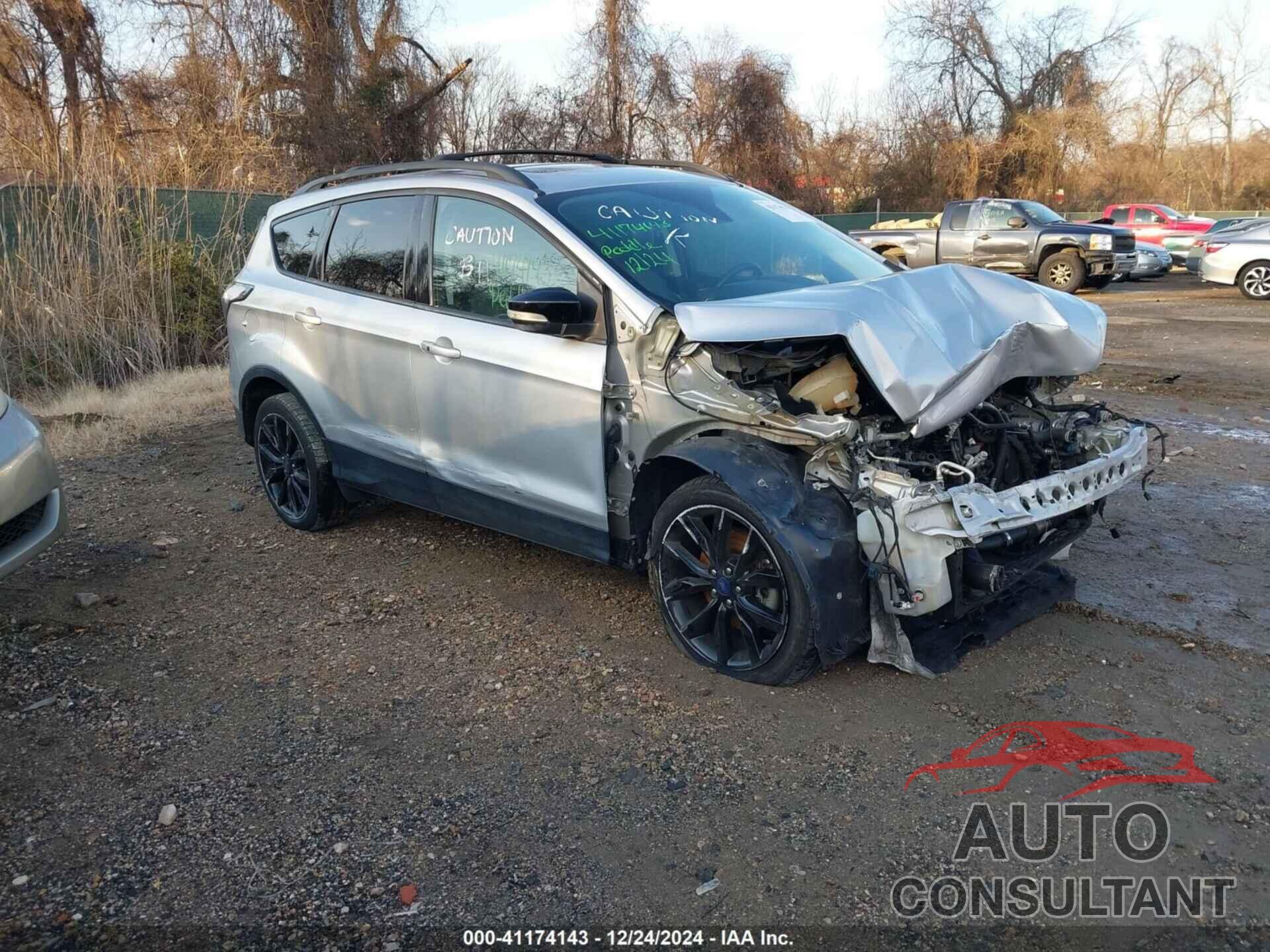 FORD ESCAPE 2017 - 1FMCU9J96HUA99555