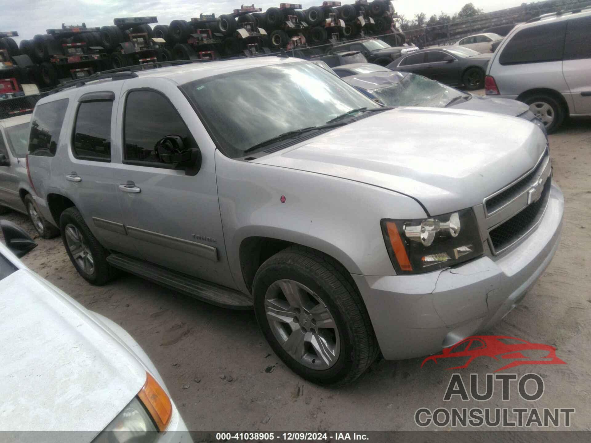 CHEVROLET TAHOE 2013 - 1GNSCAE02DR111317