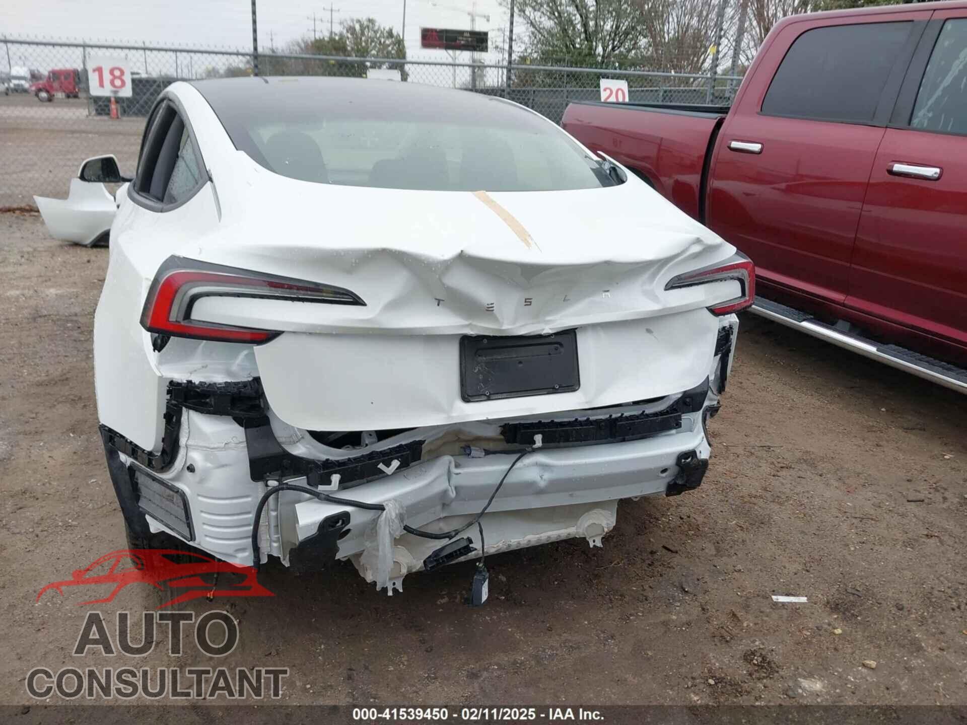 TESLA MODEL 3 2024 - 5YJ3E1EA9RF762392