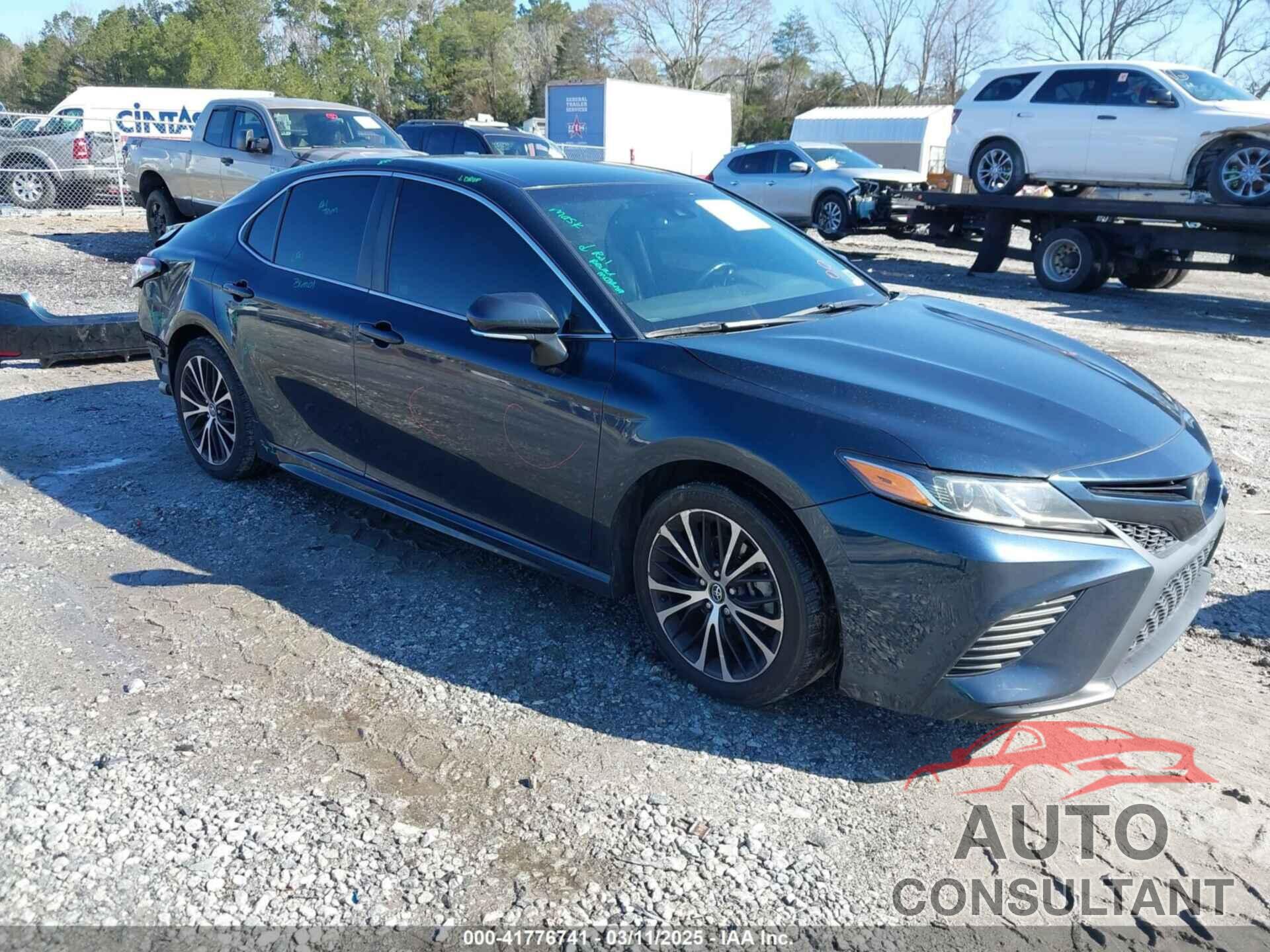 TOYOTA CAMRY 2018 - 4T1B11HK0JU599411