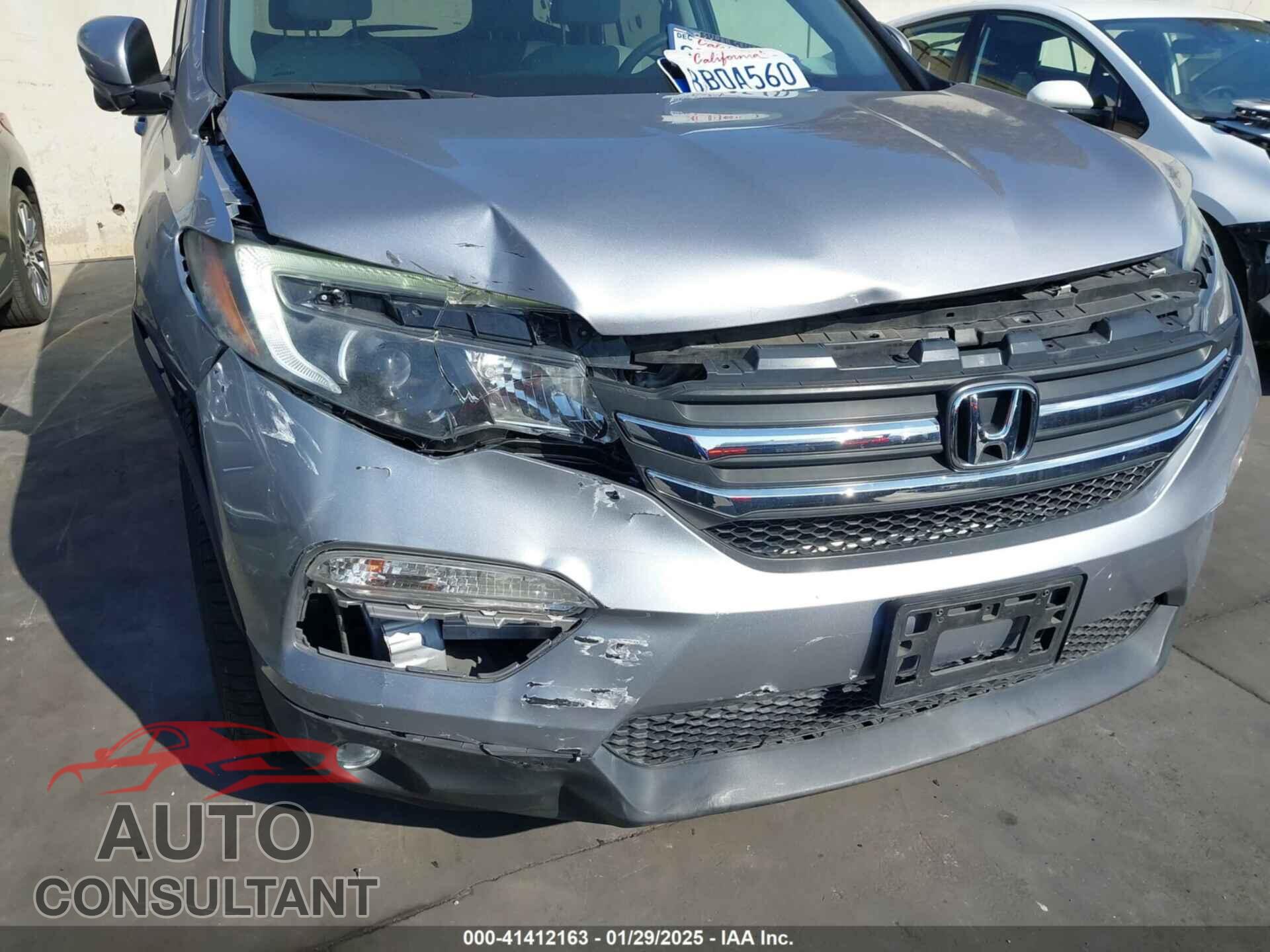 HONDA PILOT 2017 - 5FNYF5H38HB035573