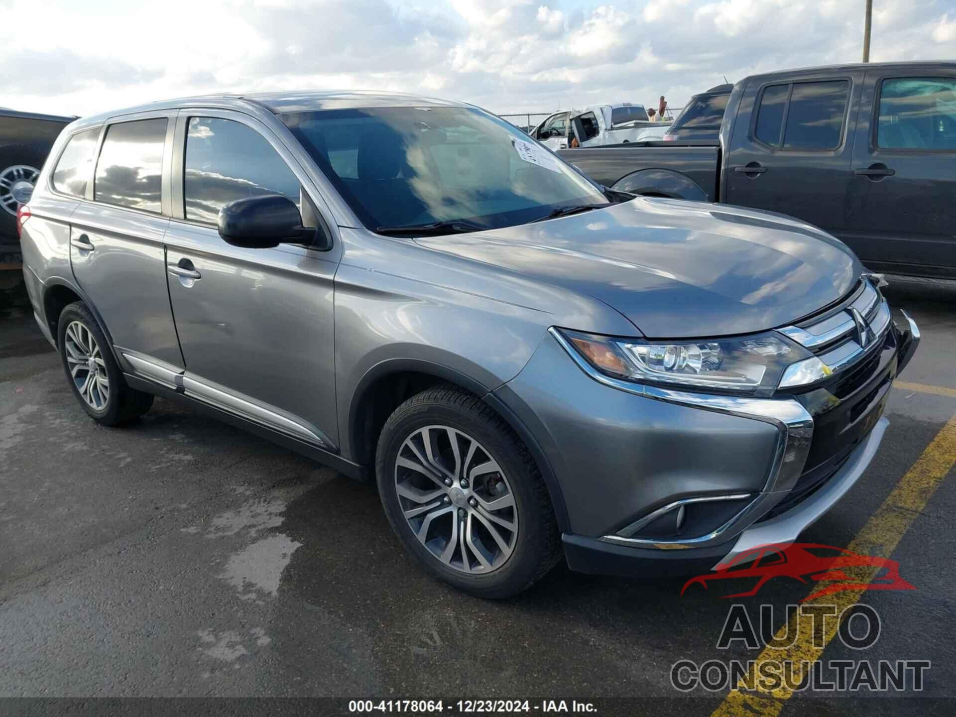 MITSUBISHI OUTLANDER 2018 - JA4AD2A35JZ010169