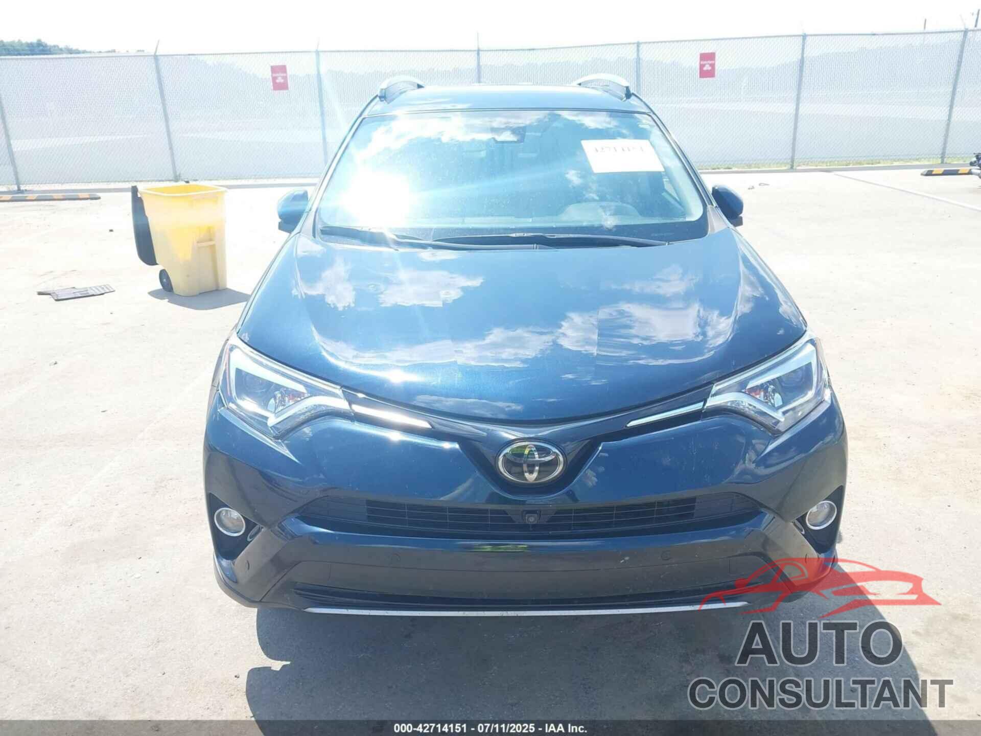 TOYOTA RAV4 2017 - JTMYFREV7HJ109166