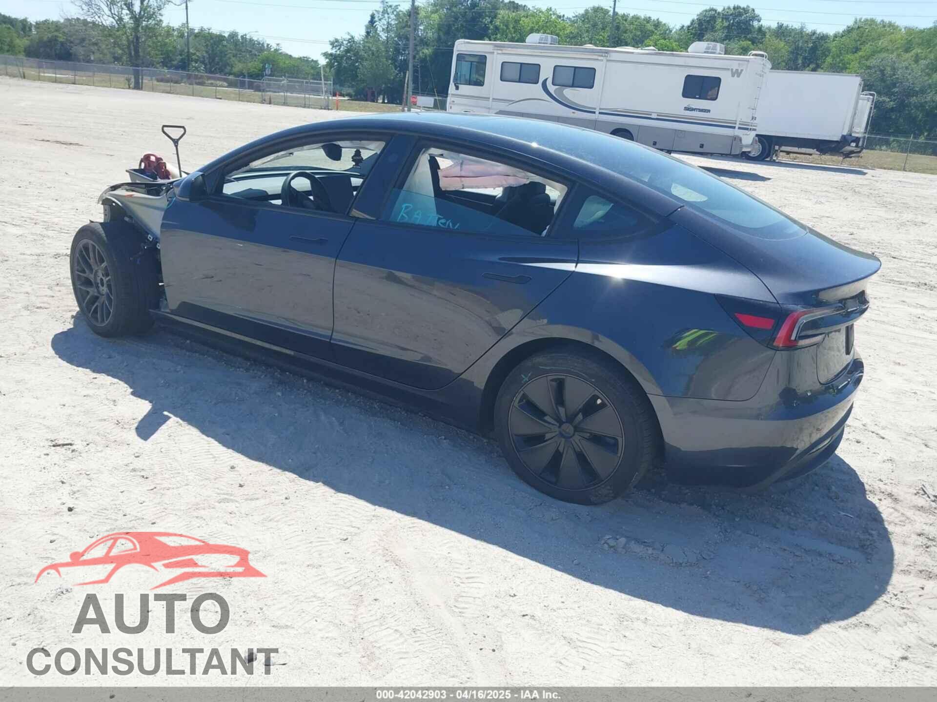 TESLA MODEL 3 2024 - 5YJ3E1EA6RF747946