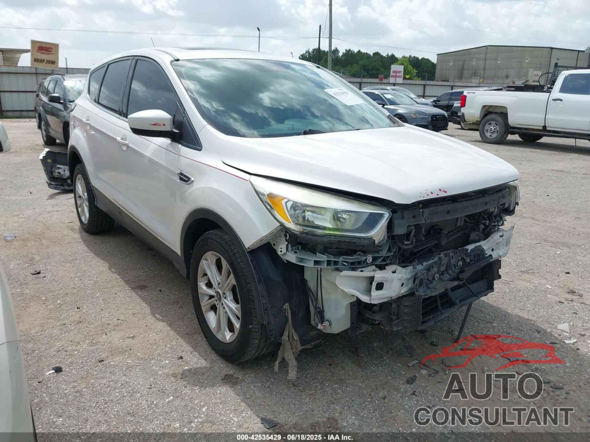 FORD ESCAPE 2017 - 1FMCU0GD1HUF04017