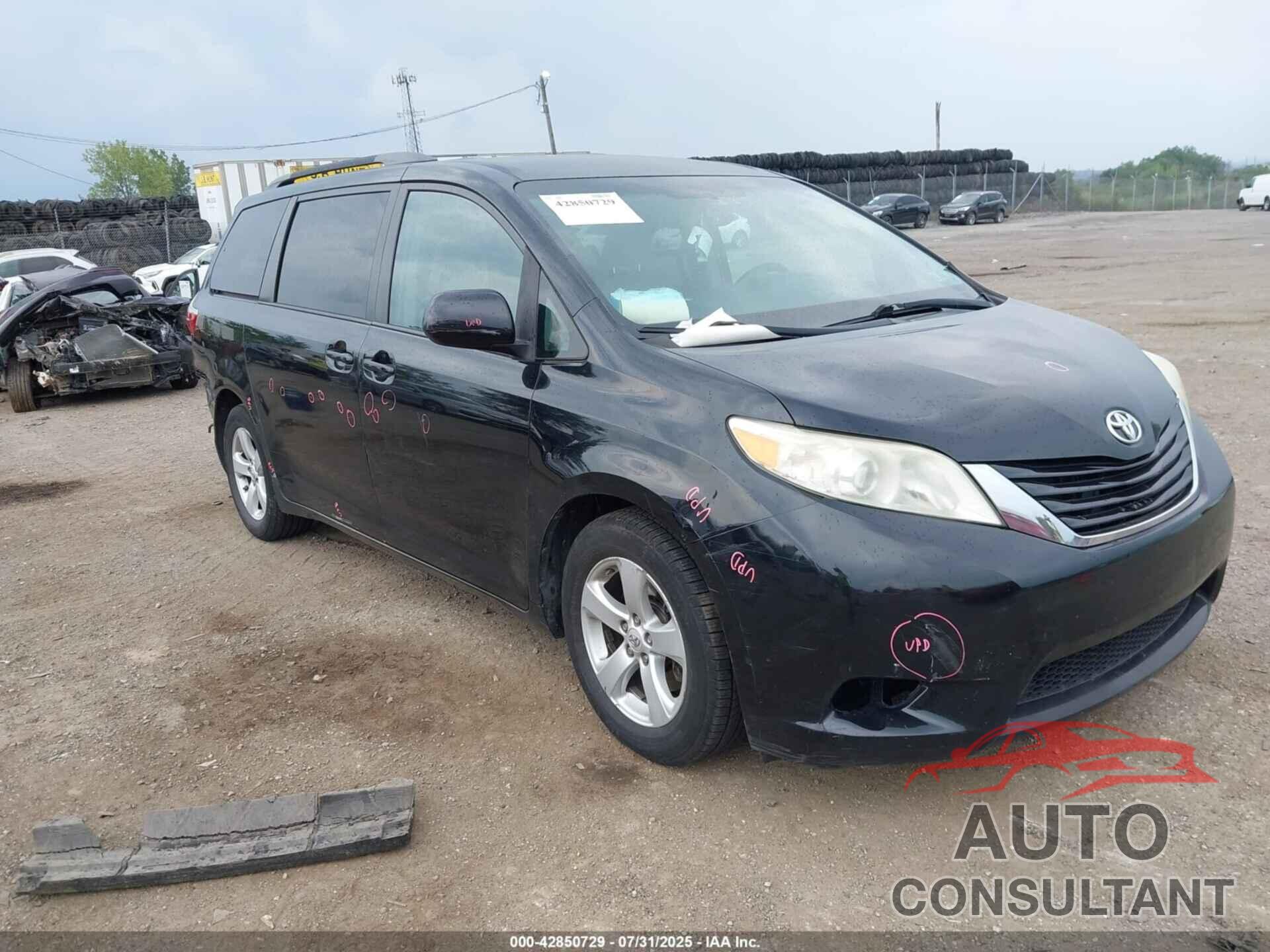 TOYOTA SIENNA 2015 - 5TDKK3DC8FS688750